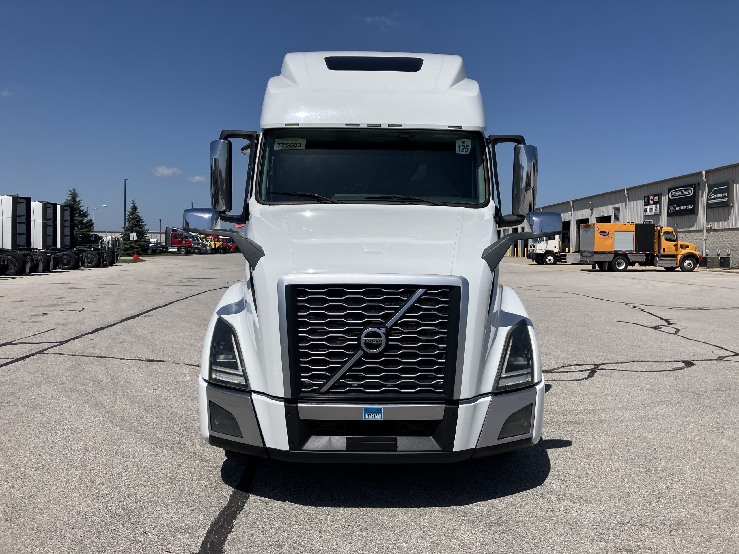 2019 Volvo VNL 860 - image 2