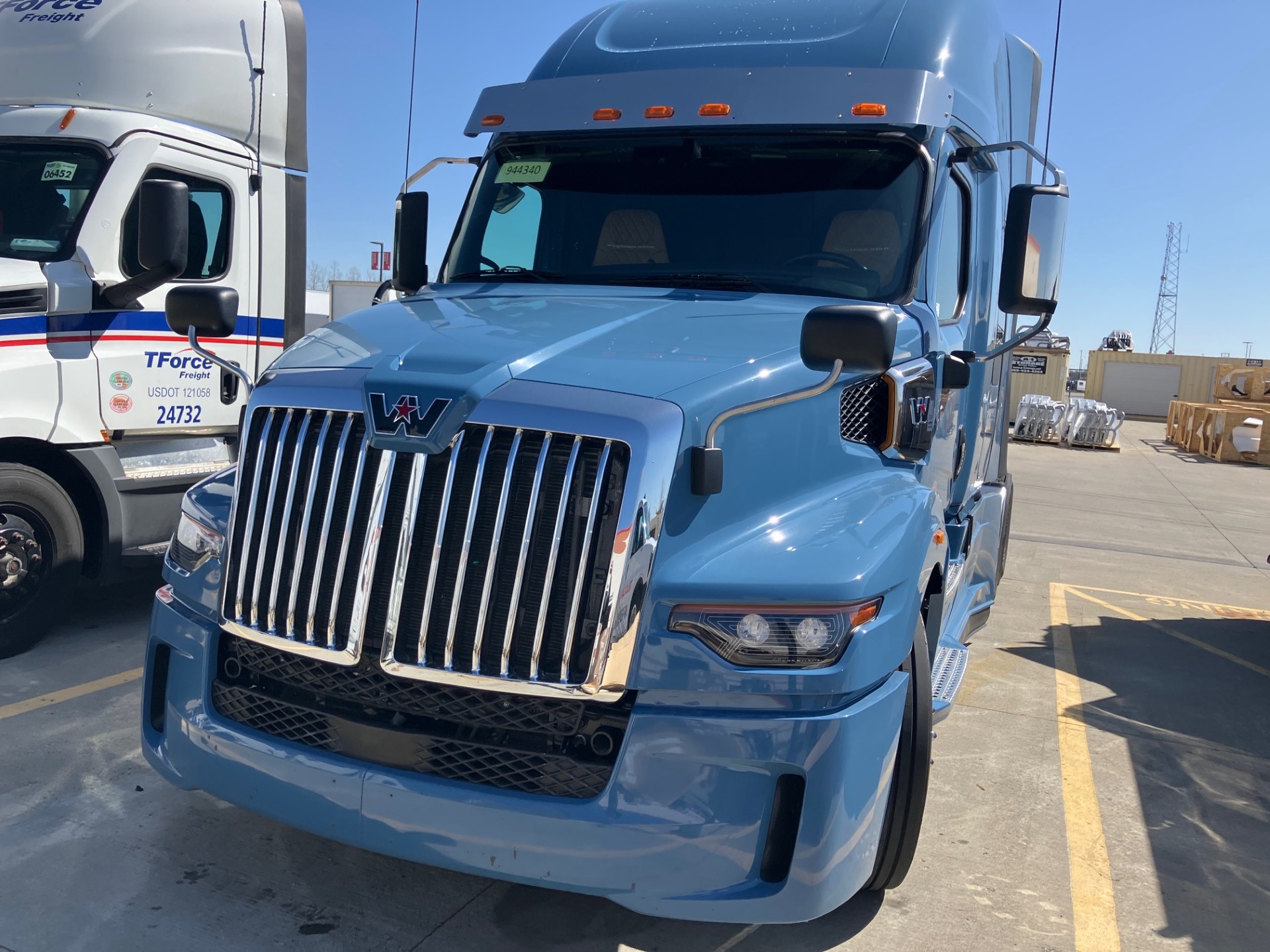 2024 Western Star 57X - image 5 of 6