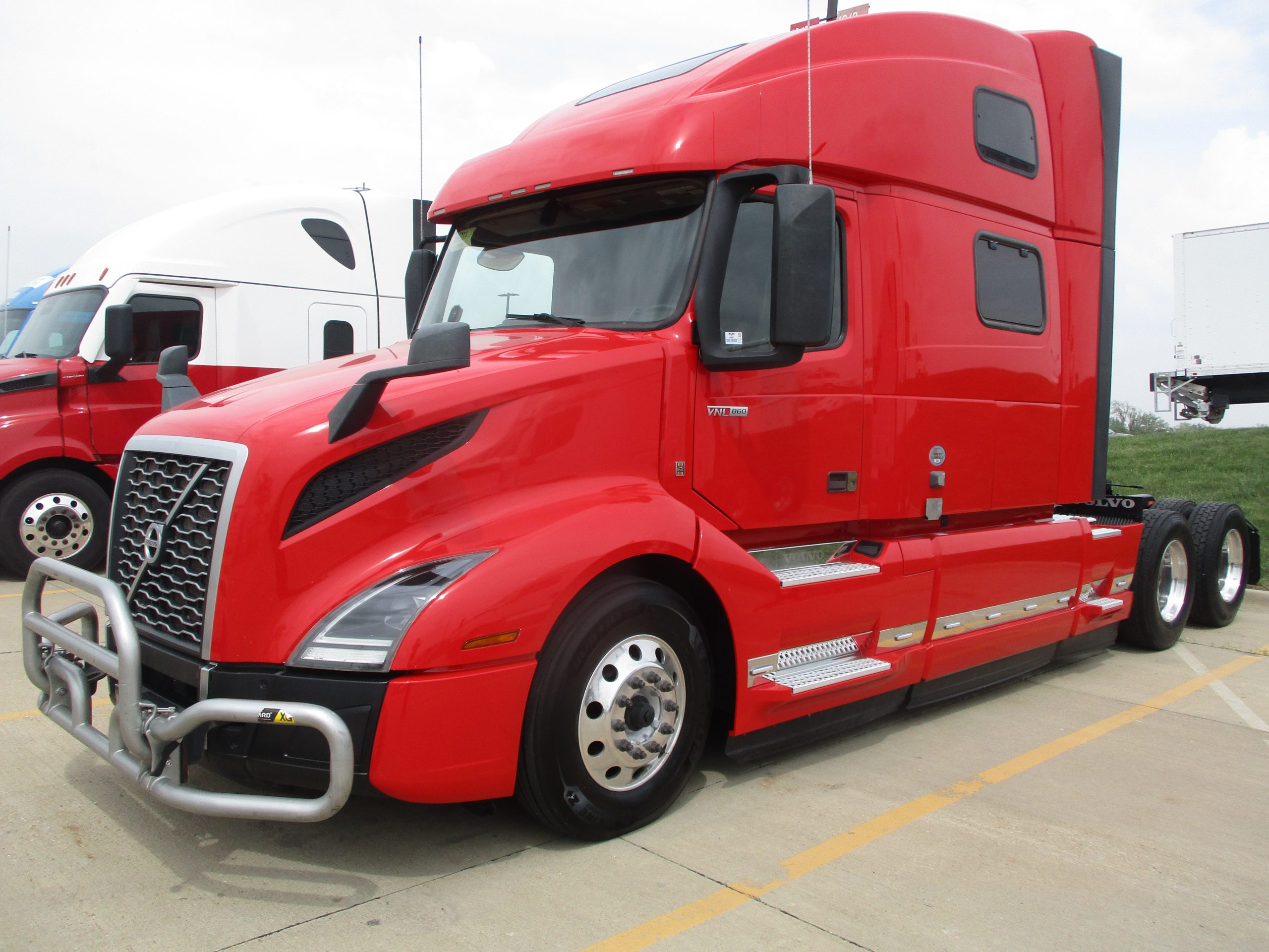 2022 Volvo VNL860 - image 1 of 1
