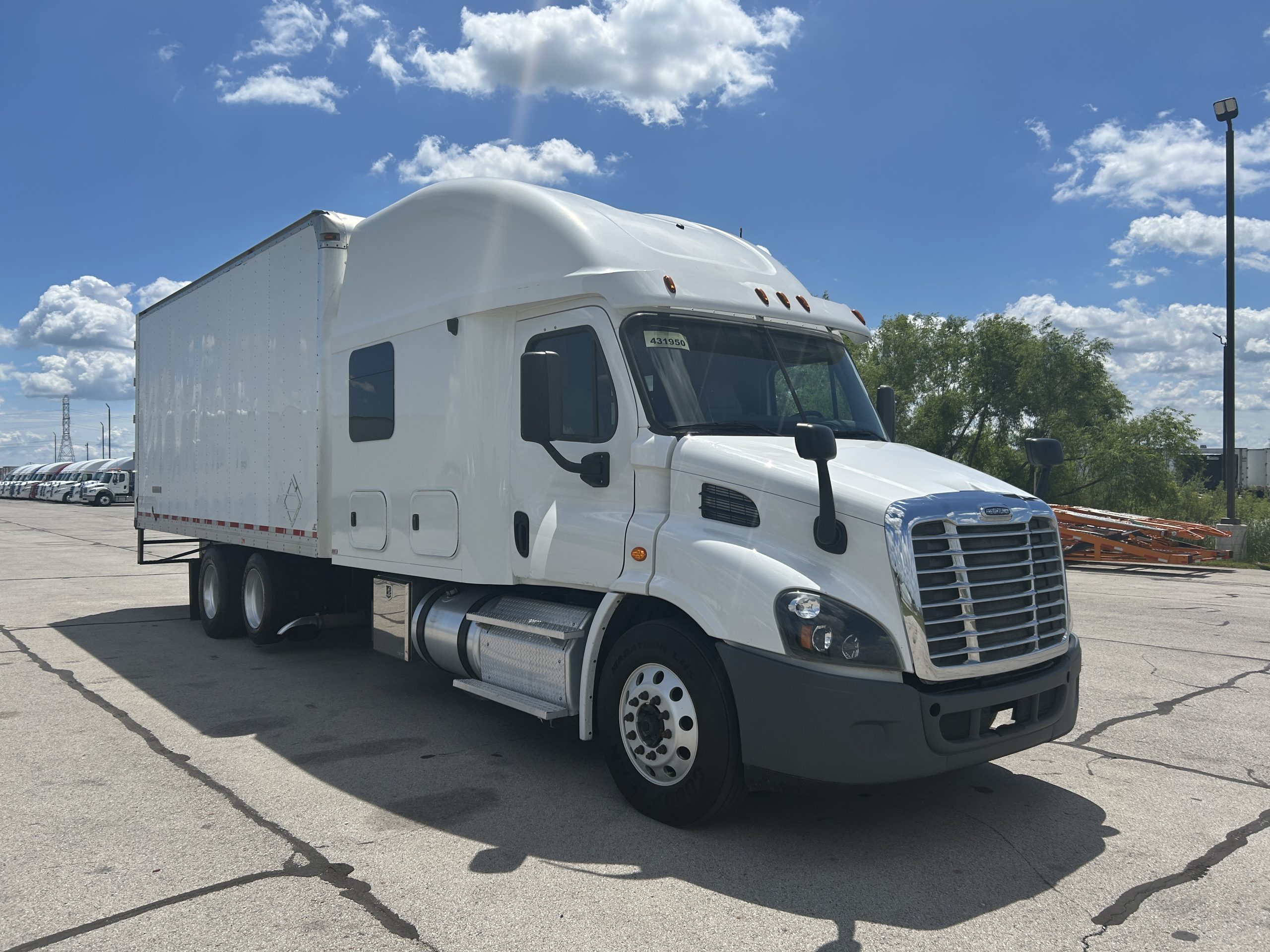 2016 Freightliner CA113 - image 3 of 6