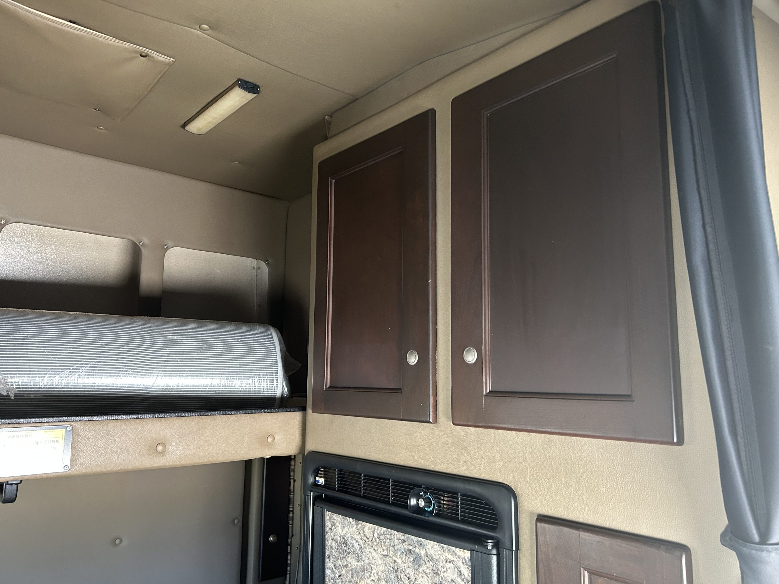 2016 Freightliner CA113 - image 1 of 6
