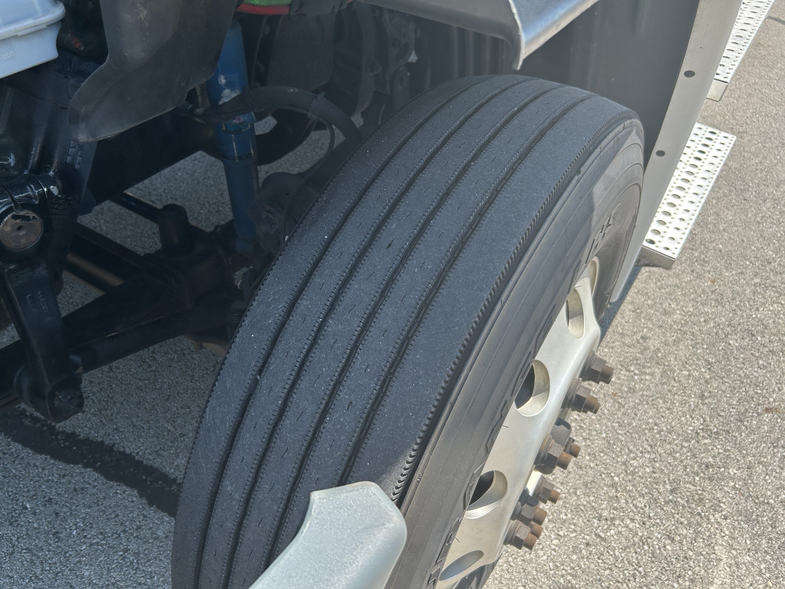 2016 Freightliner CA113 - image 2 of 6