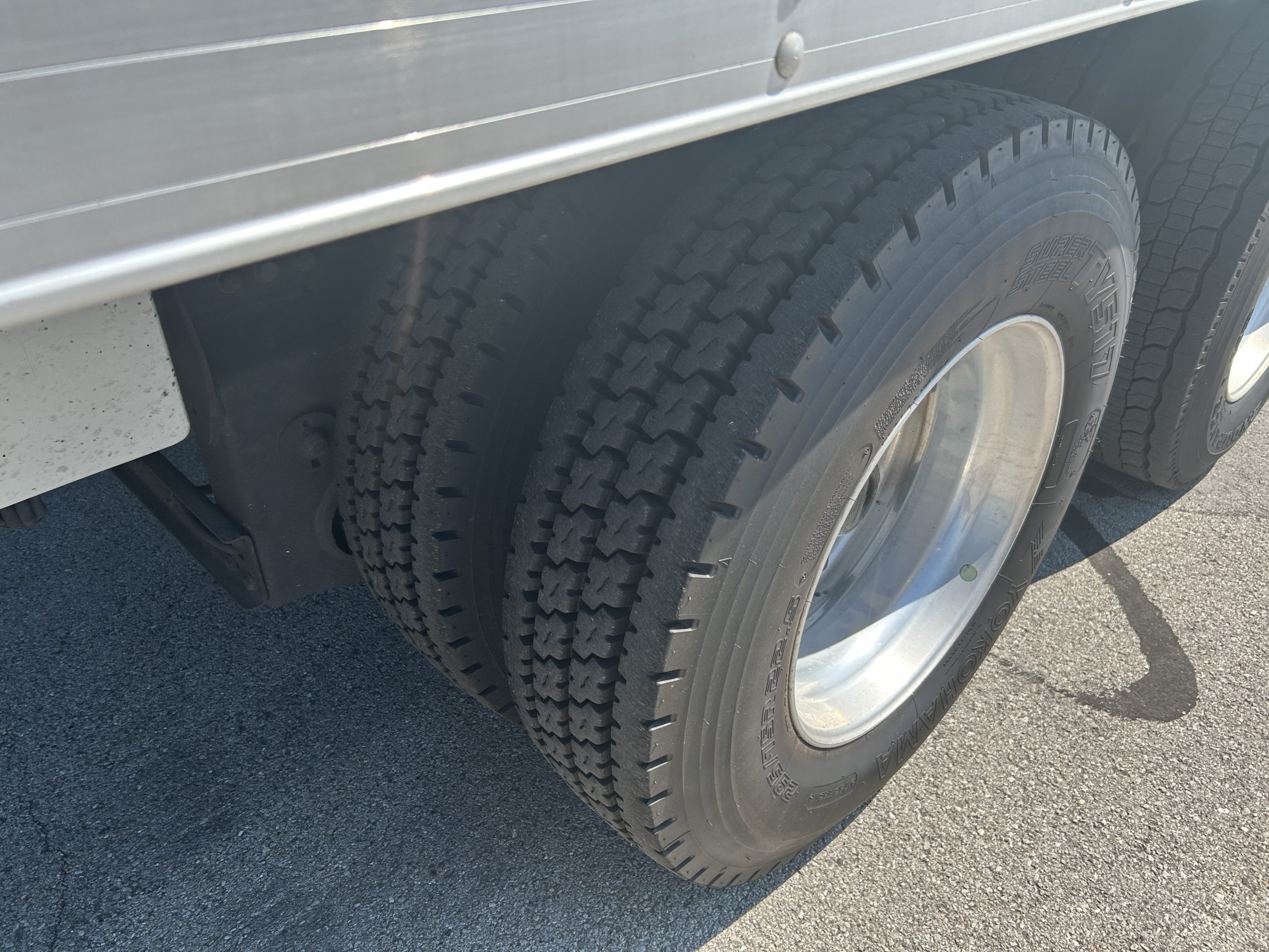 2016 Freightliner CA113 - image 3 of 6