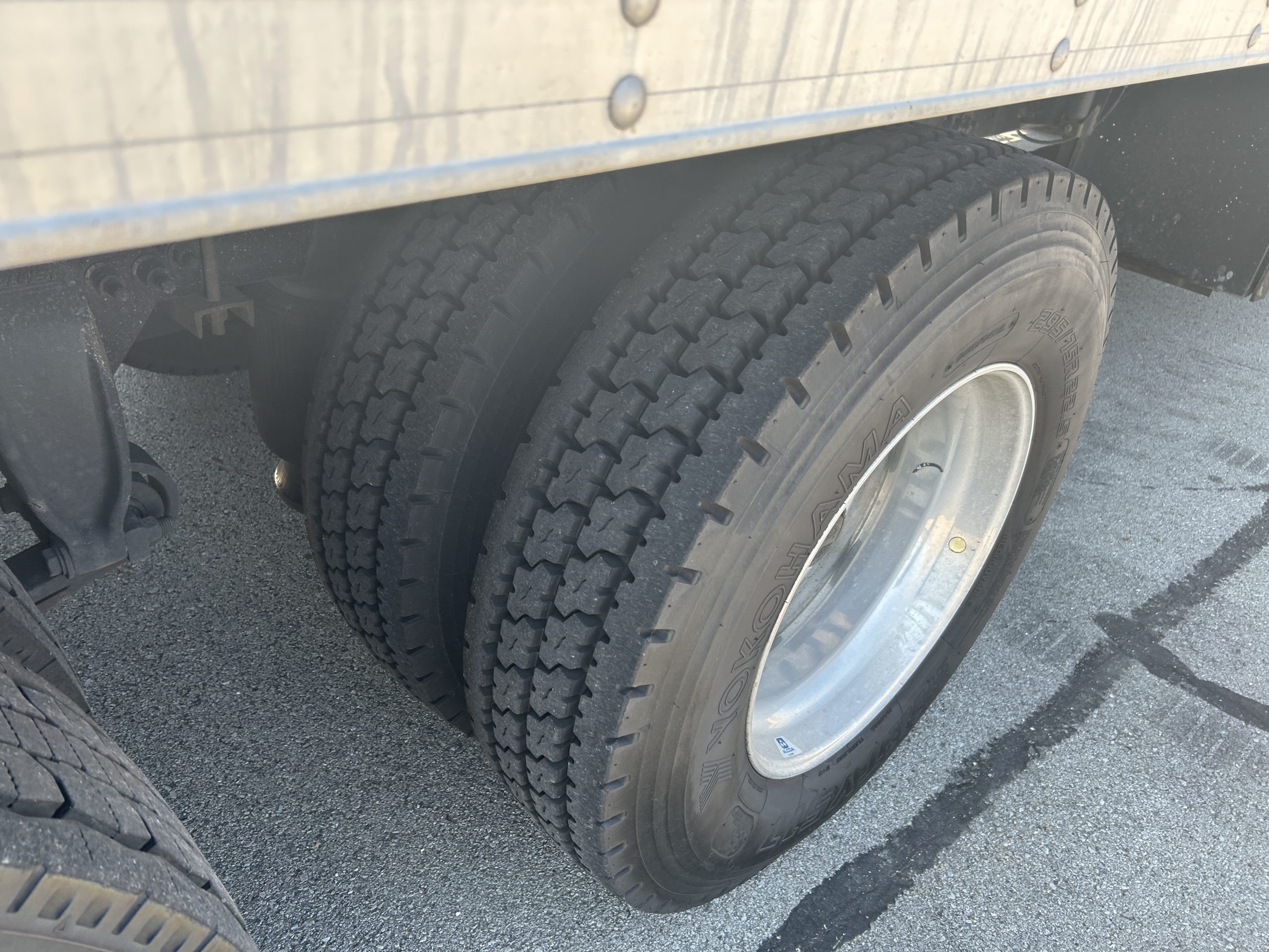 2016 Freightliner CA113 - image 5 of 6