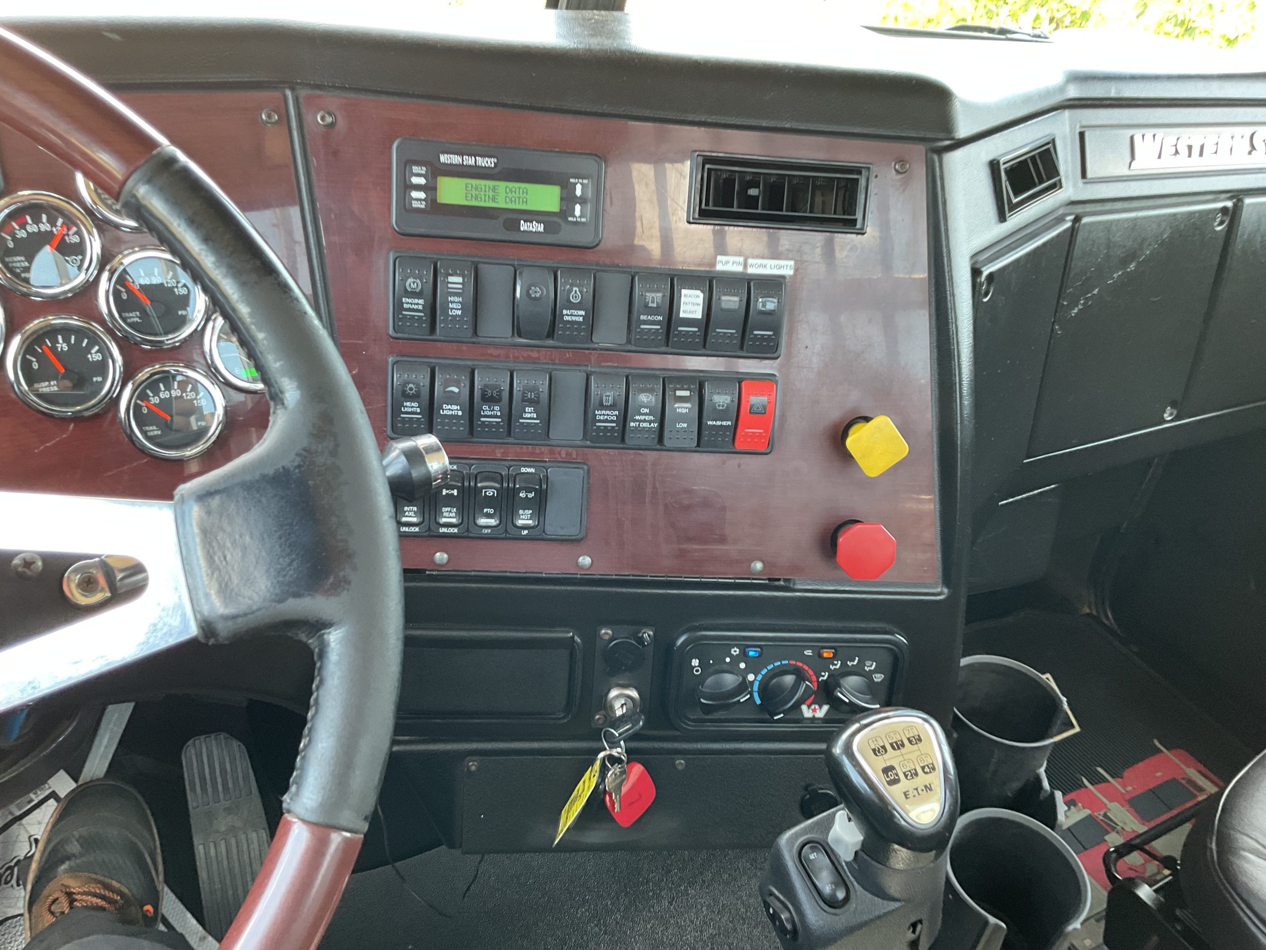 2018 Western Star 4900SA - image 5 of 6
