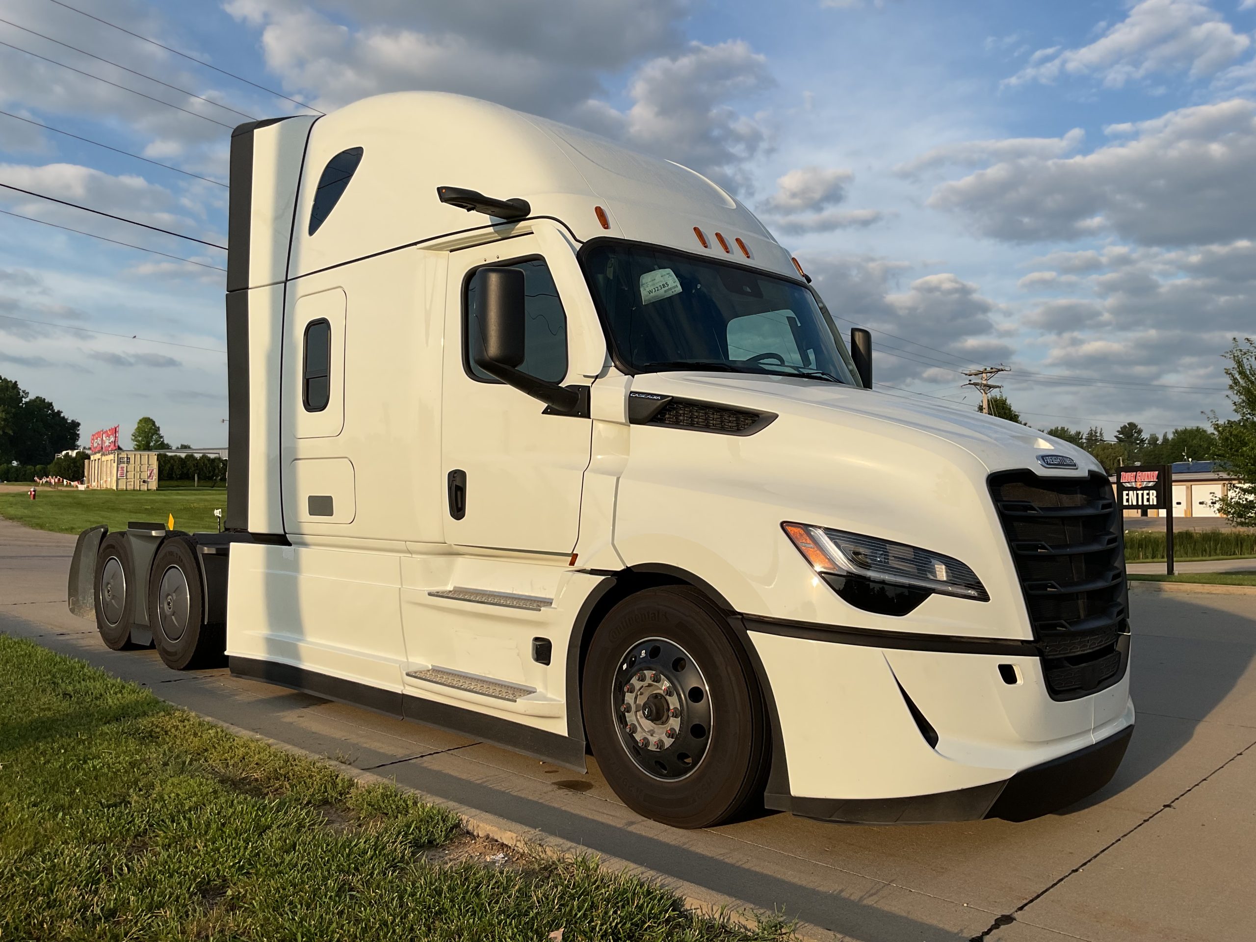 2026 Freightliner PJ126SLP - image 2 of 3