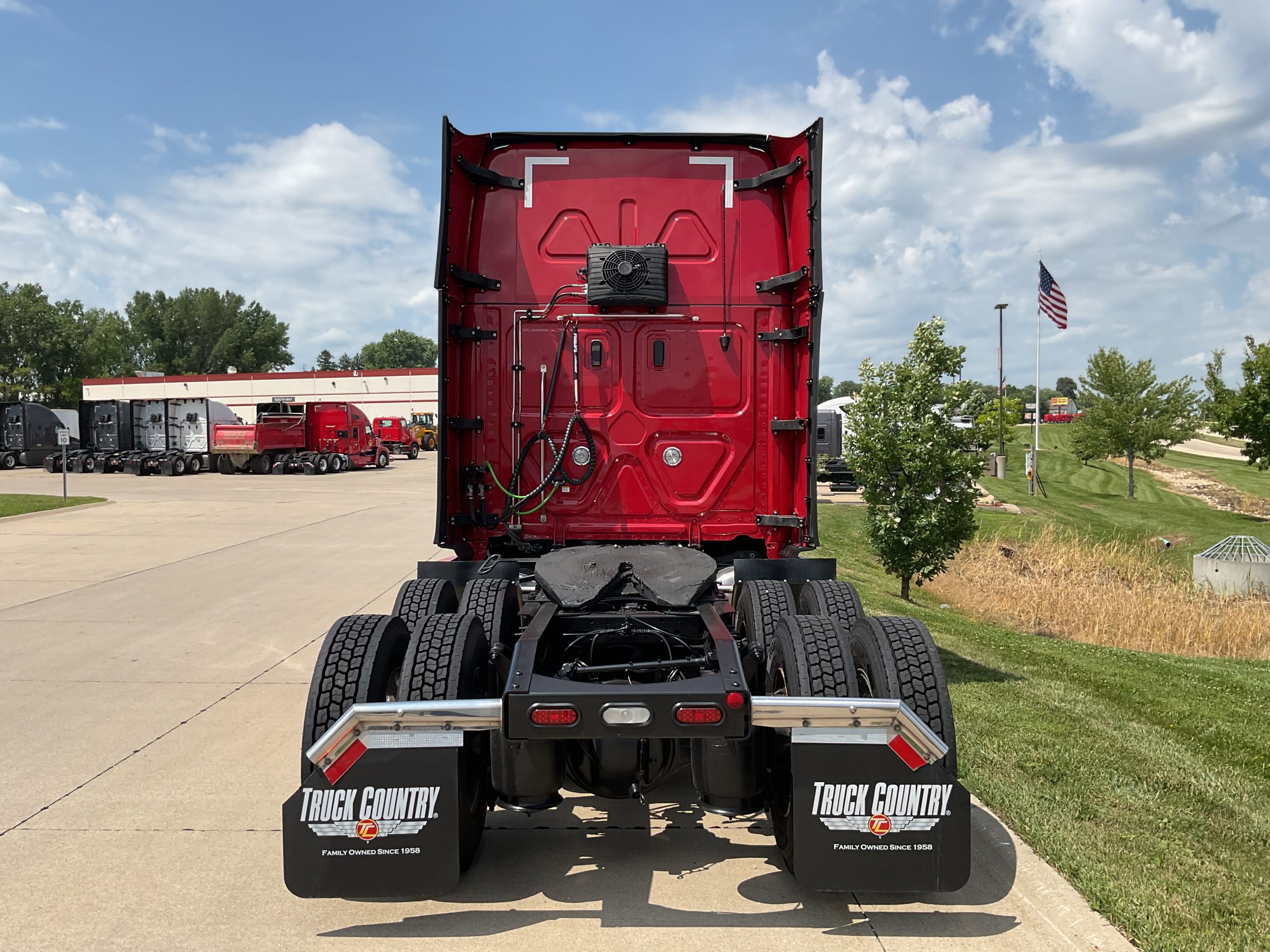 2026 Freightliner PJ126SLP - image 4 of 6