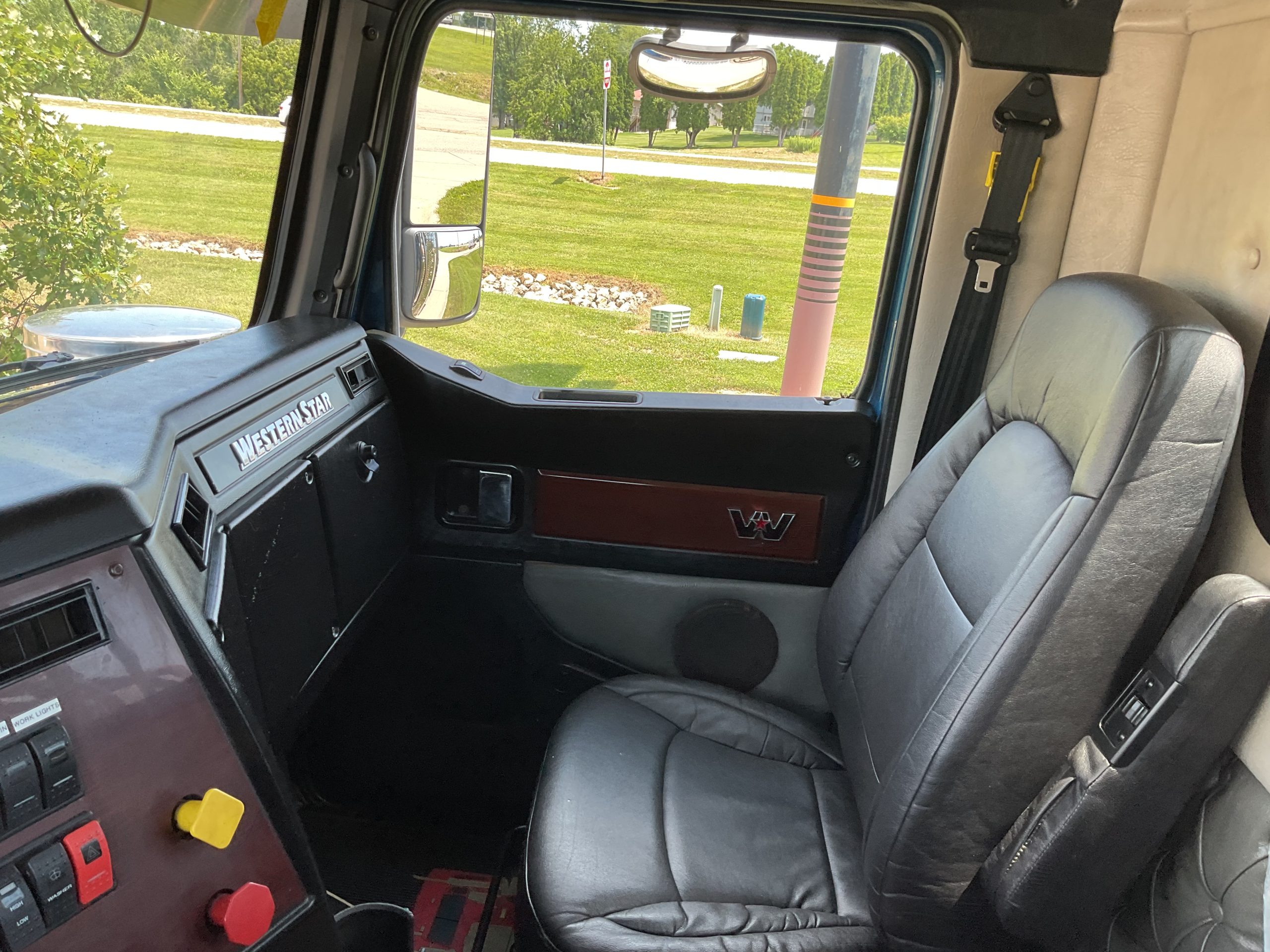 2018 Western Star 4900SA - image 5 of 6