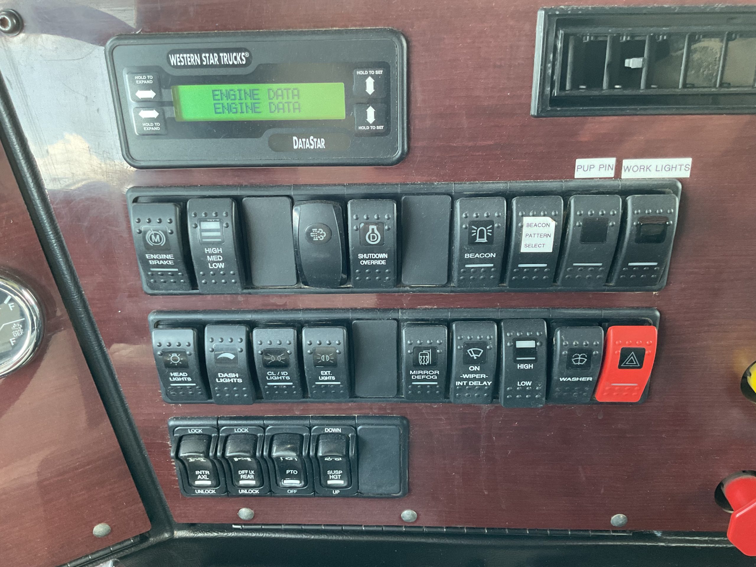 2018 Western Star 4900SA - image 6 of 6