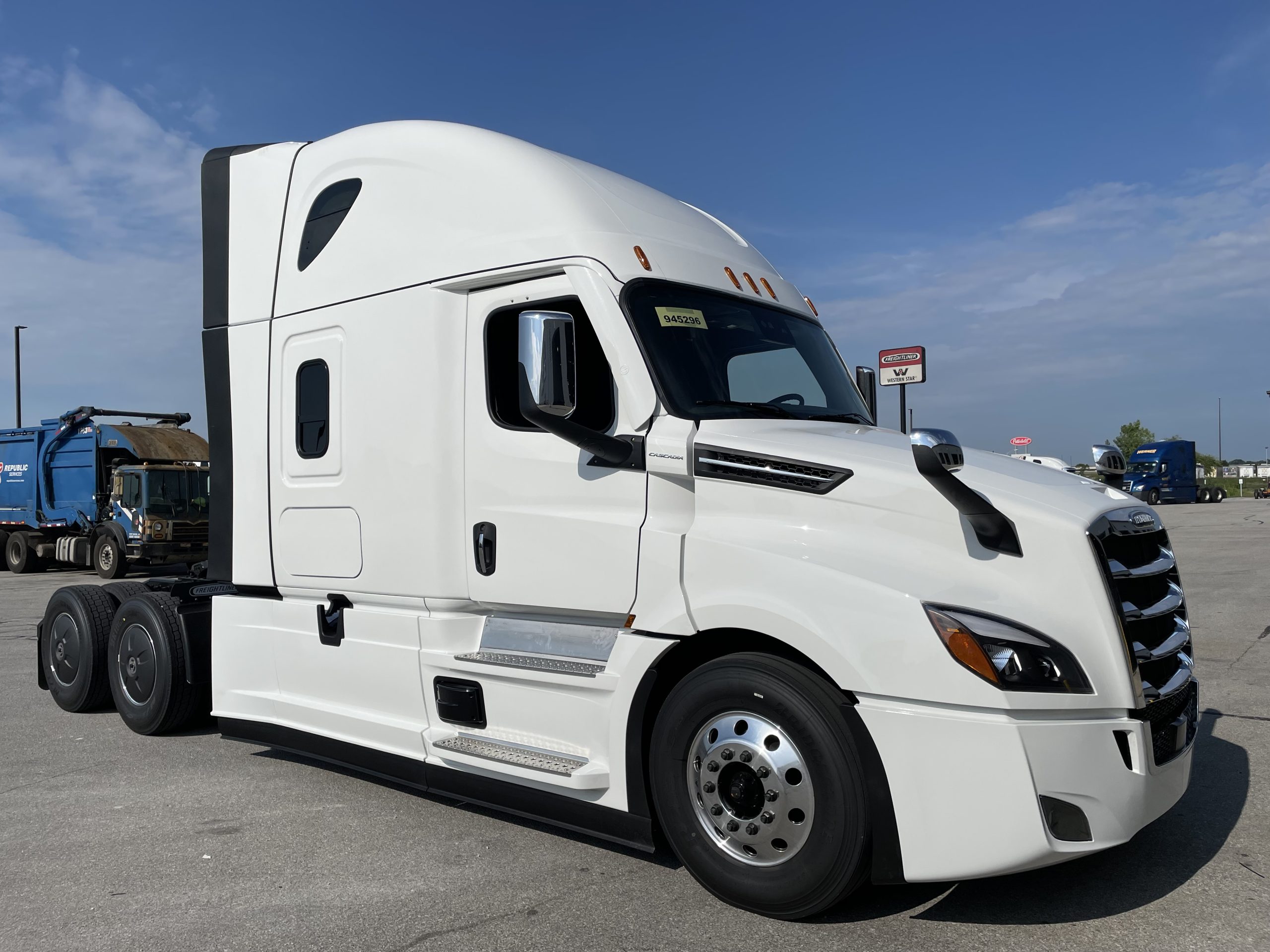 2026 Freightliner PT126SLP - image 2 of 6