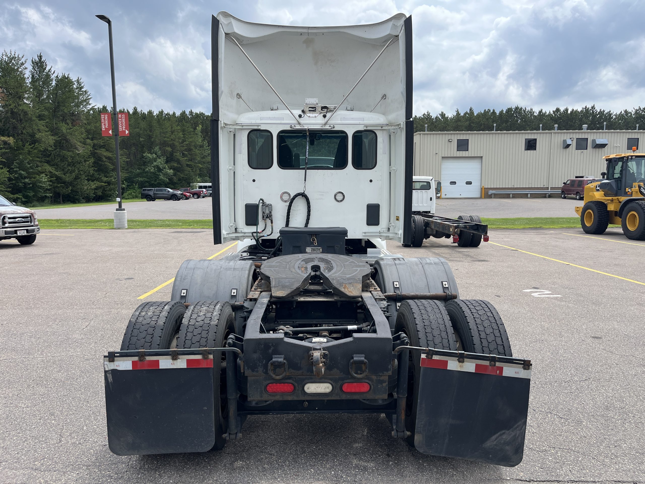 2018 Peterbilt 579 - image 2 of 6