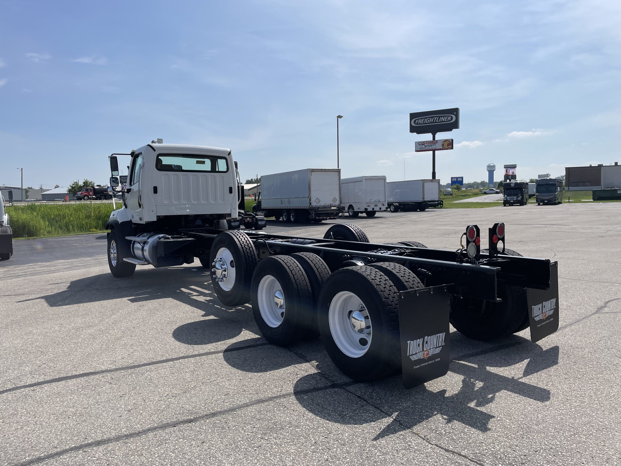2015 Freightliner 108SD - image 6 of 6