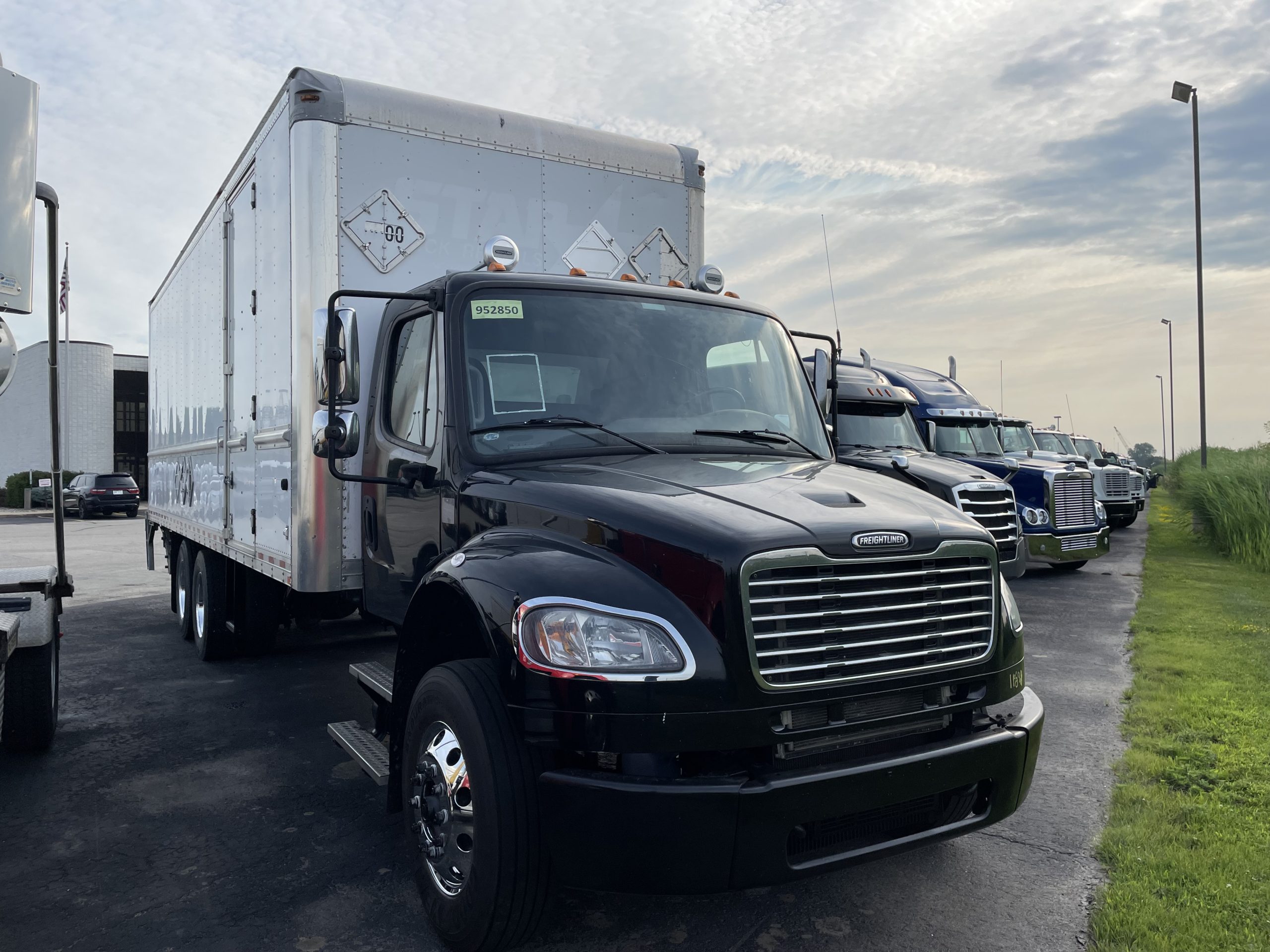 2019 Freightliner M280 - image 3 of 6