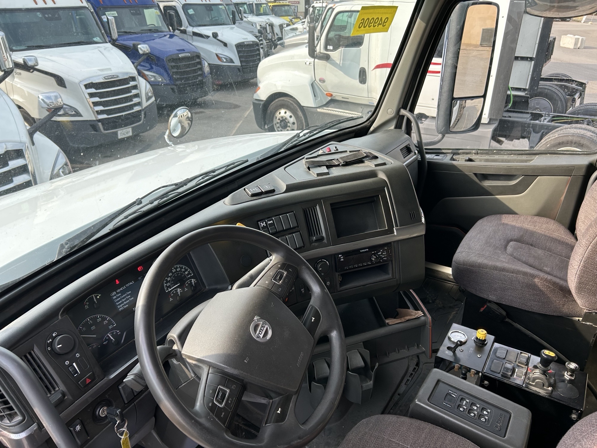 2021 Volvo VHD - image 2 of 3