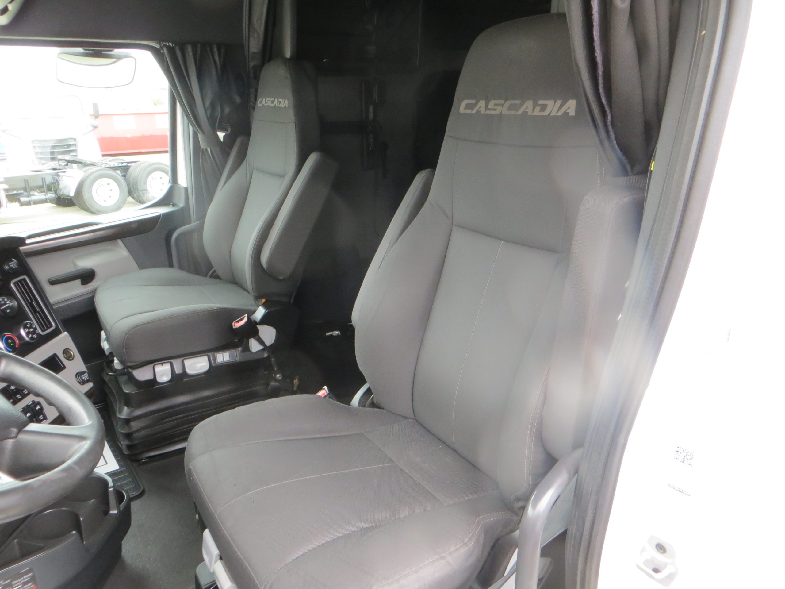 2022 Freightliner PT126SLP - image 5 of 6