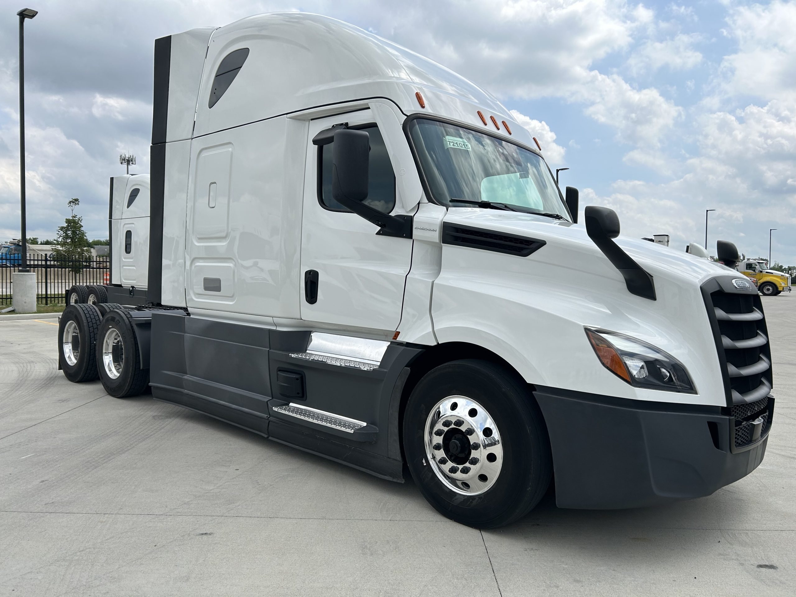 2022 Freightliner PT126 - image 3 of 6