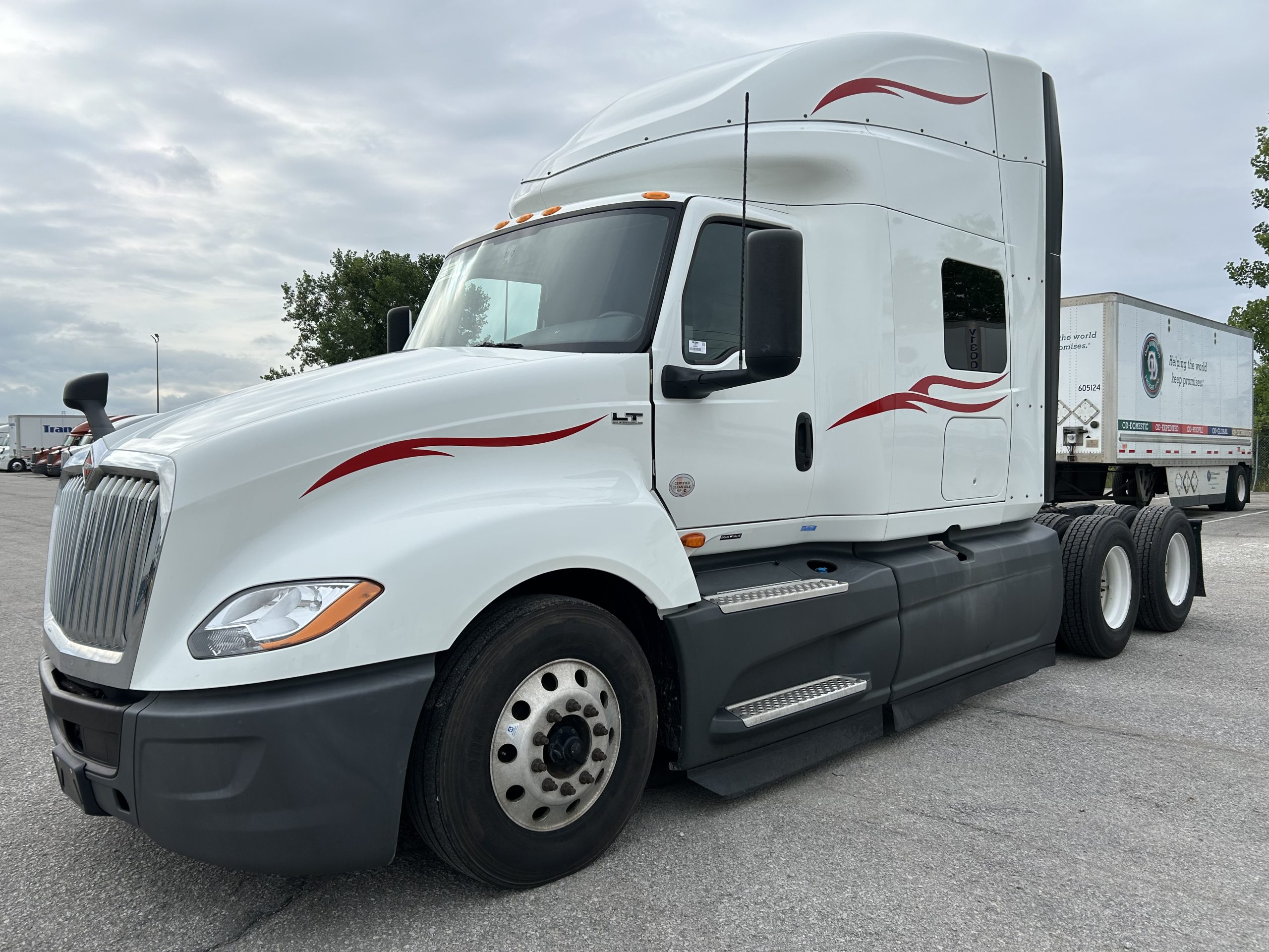 2022 International LT625 - image 1 of 6