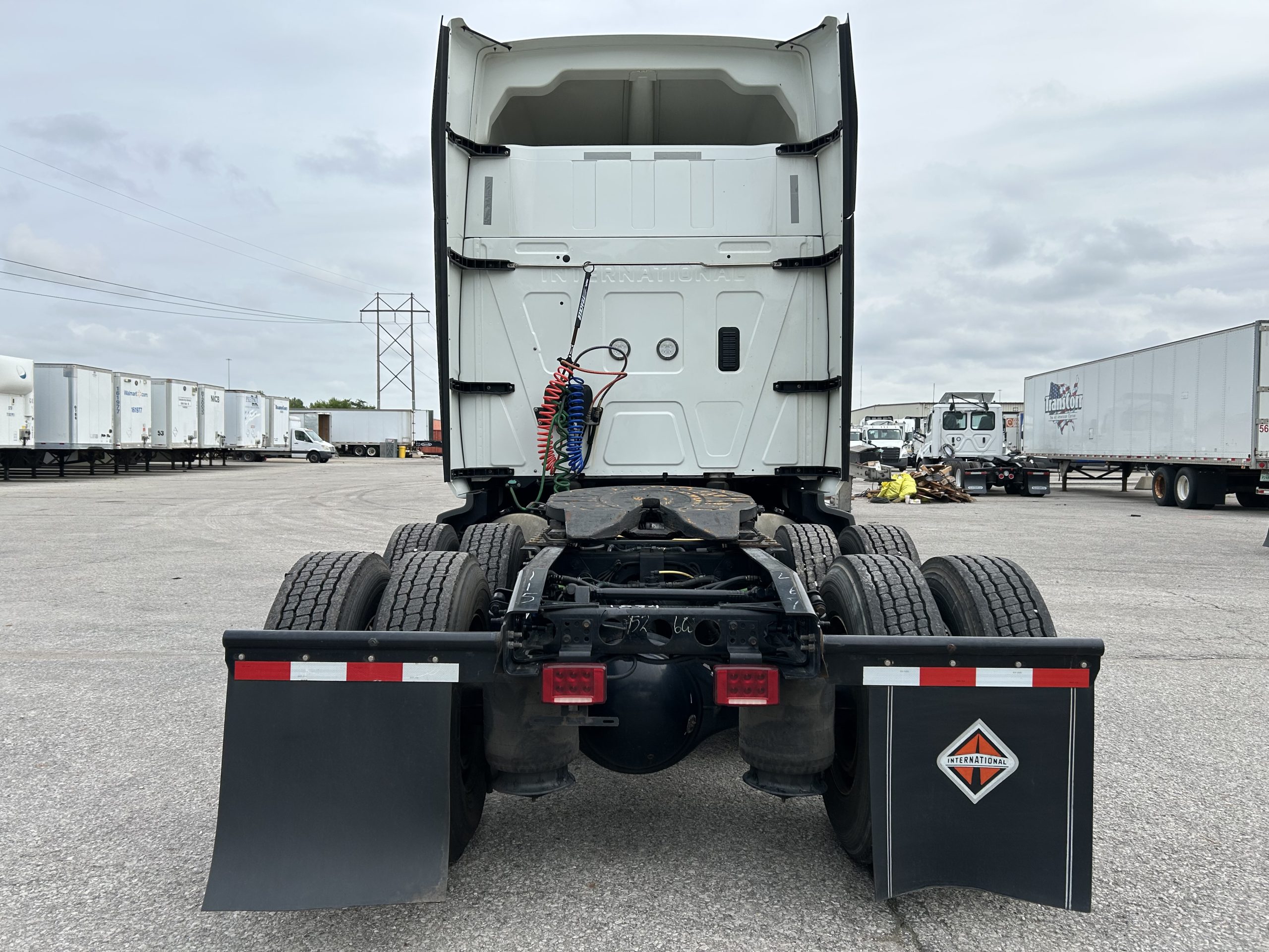 2022 International LT625 - image 4 of 6