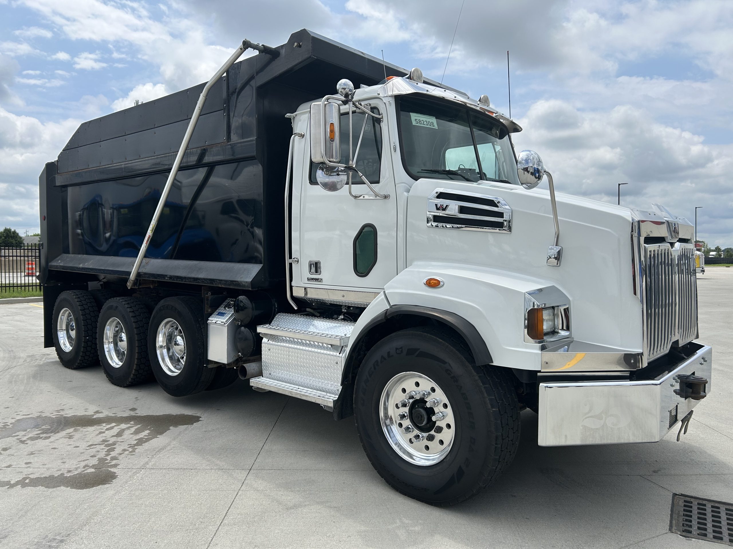 2018 Western Star 4700SB - image 3 of 5