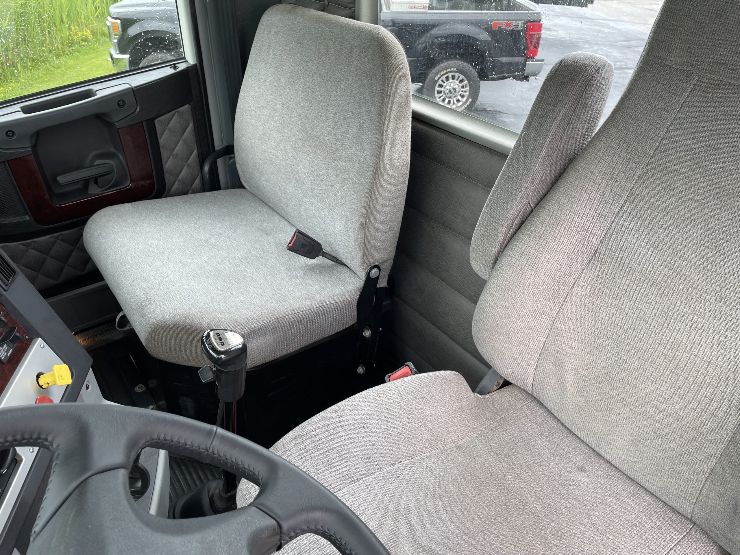 2018 Freightliner 122SD - image 5 of 6