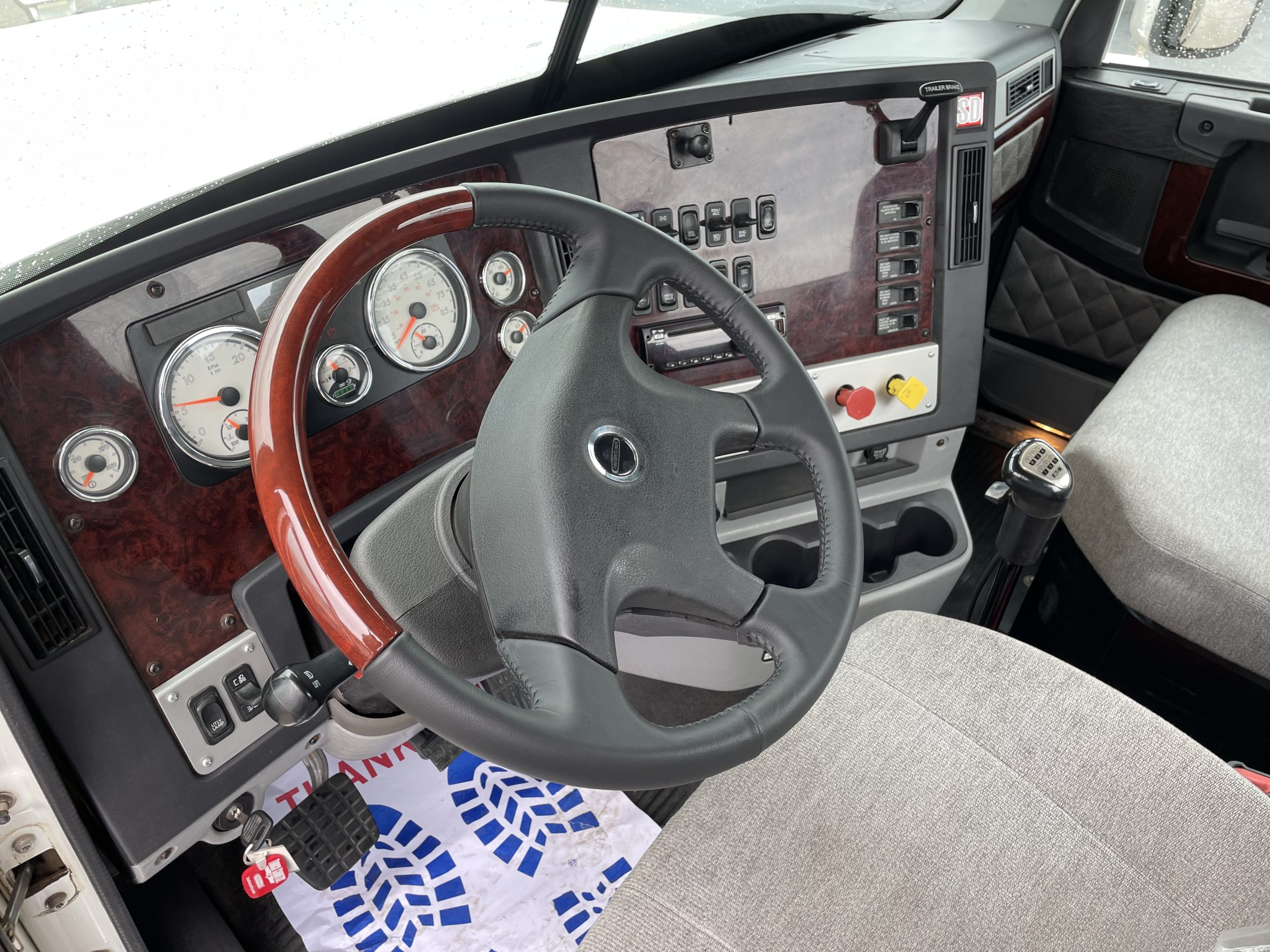 2018 Freightliner 122SD - image 4 of 6