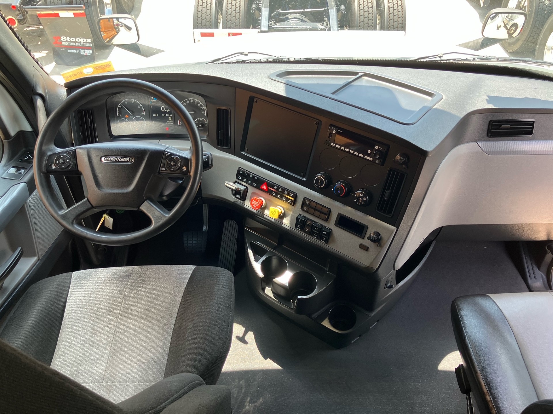 2022 Freightliner - image 4