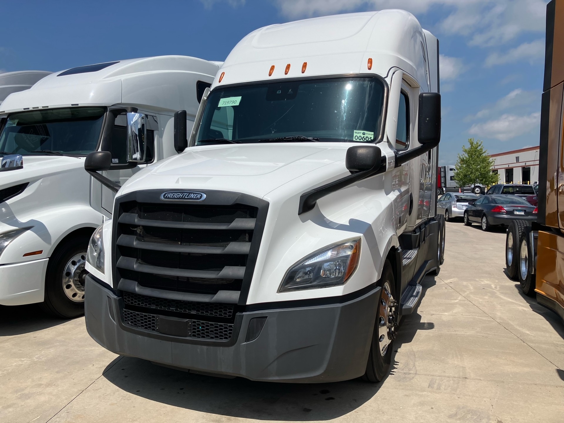2022 Freightliner - image 1