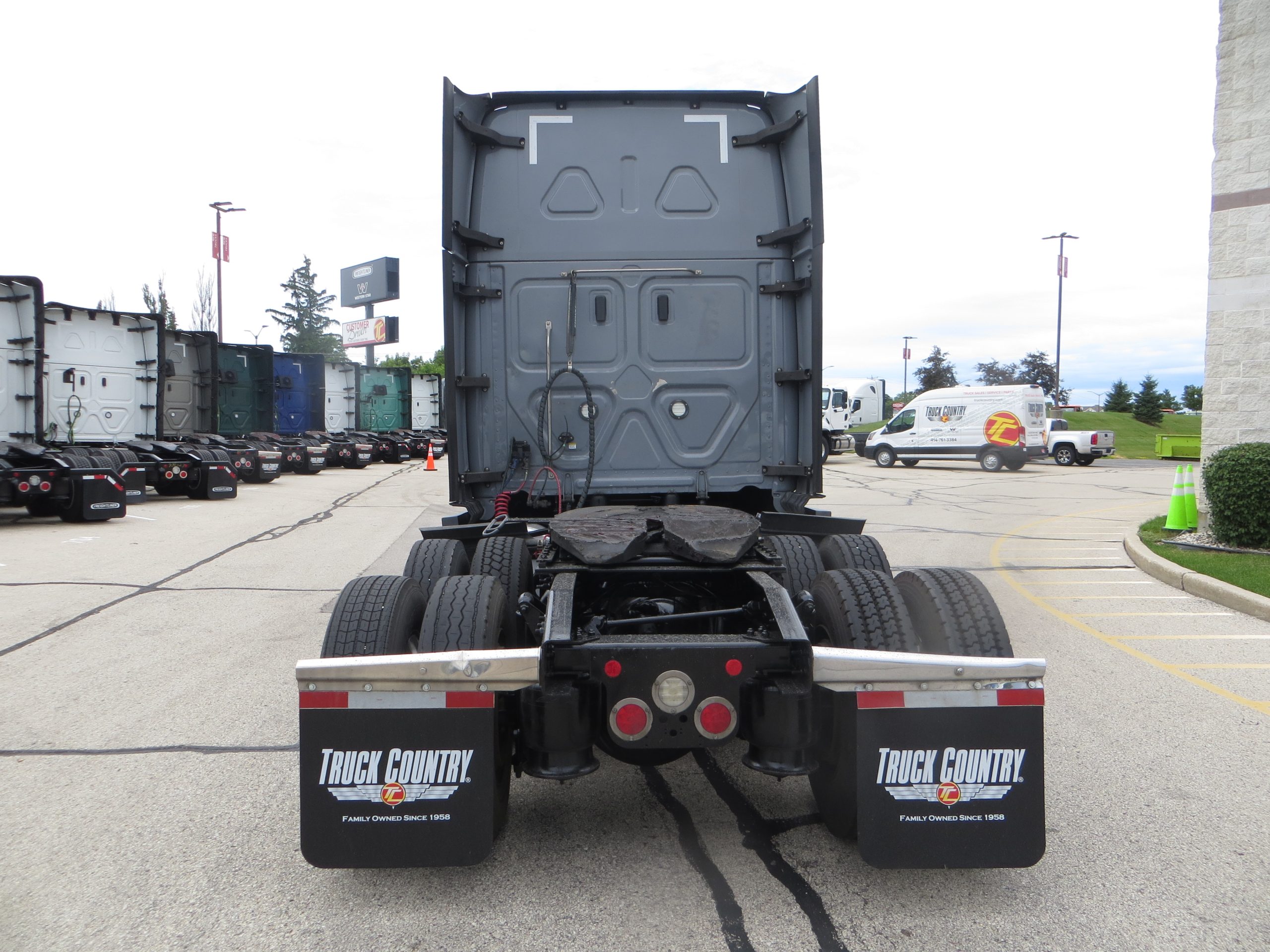 2021 Freightliner - image 4