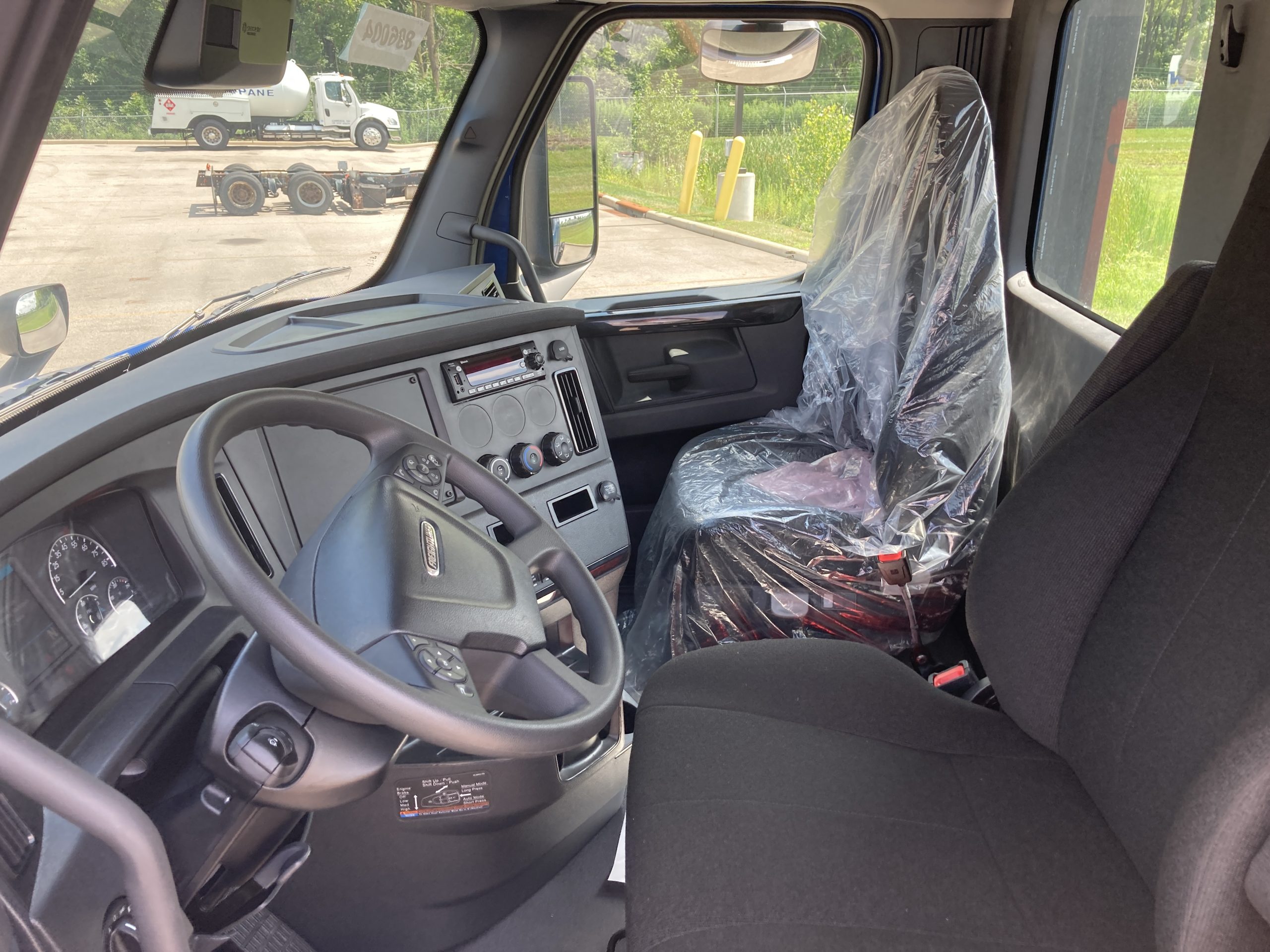 2025 Freightliner - image 3