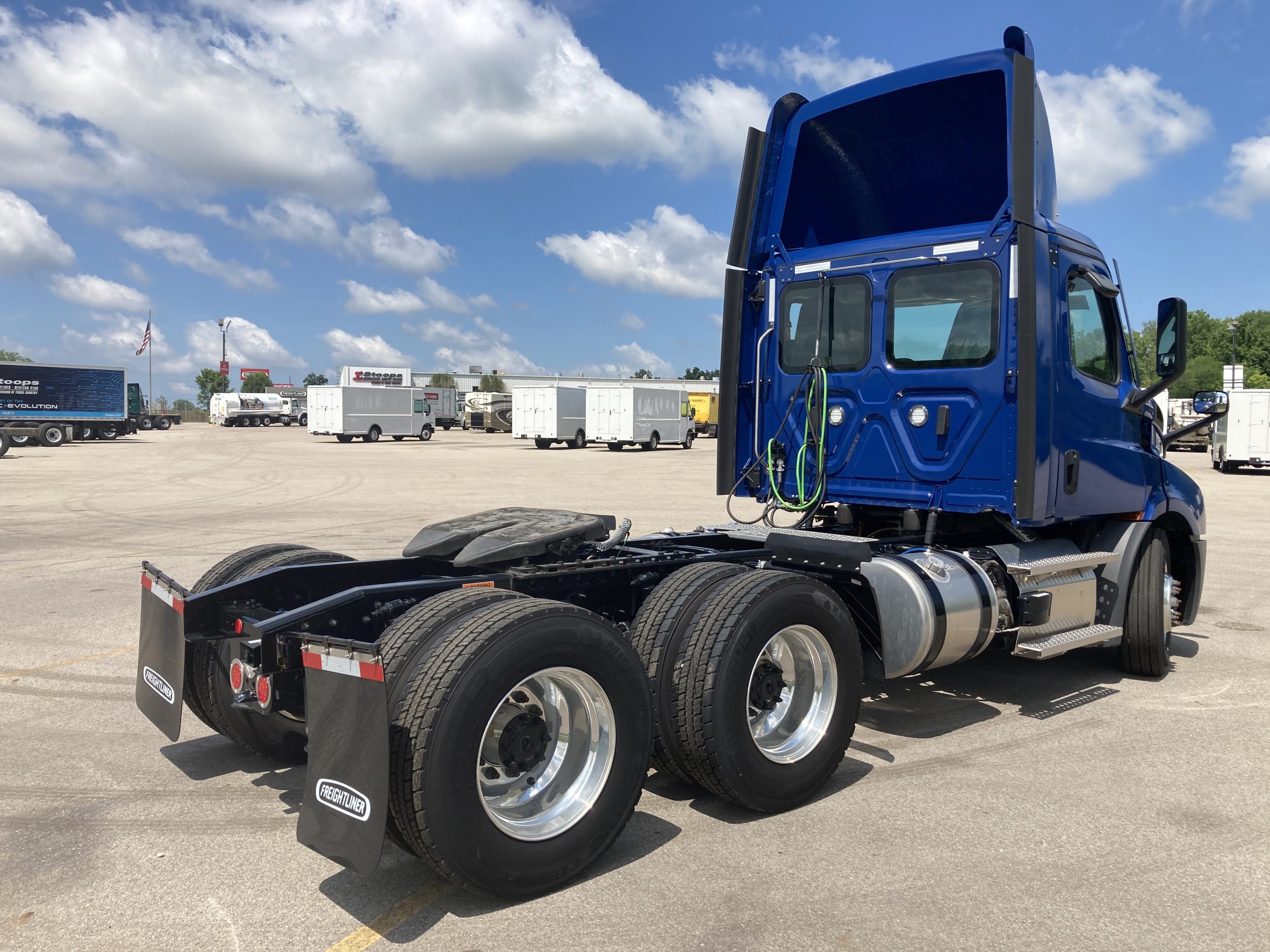 2025 Freightliner - image 5