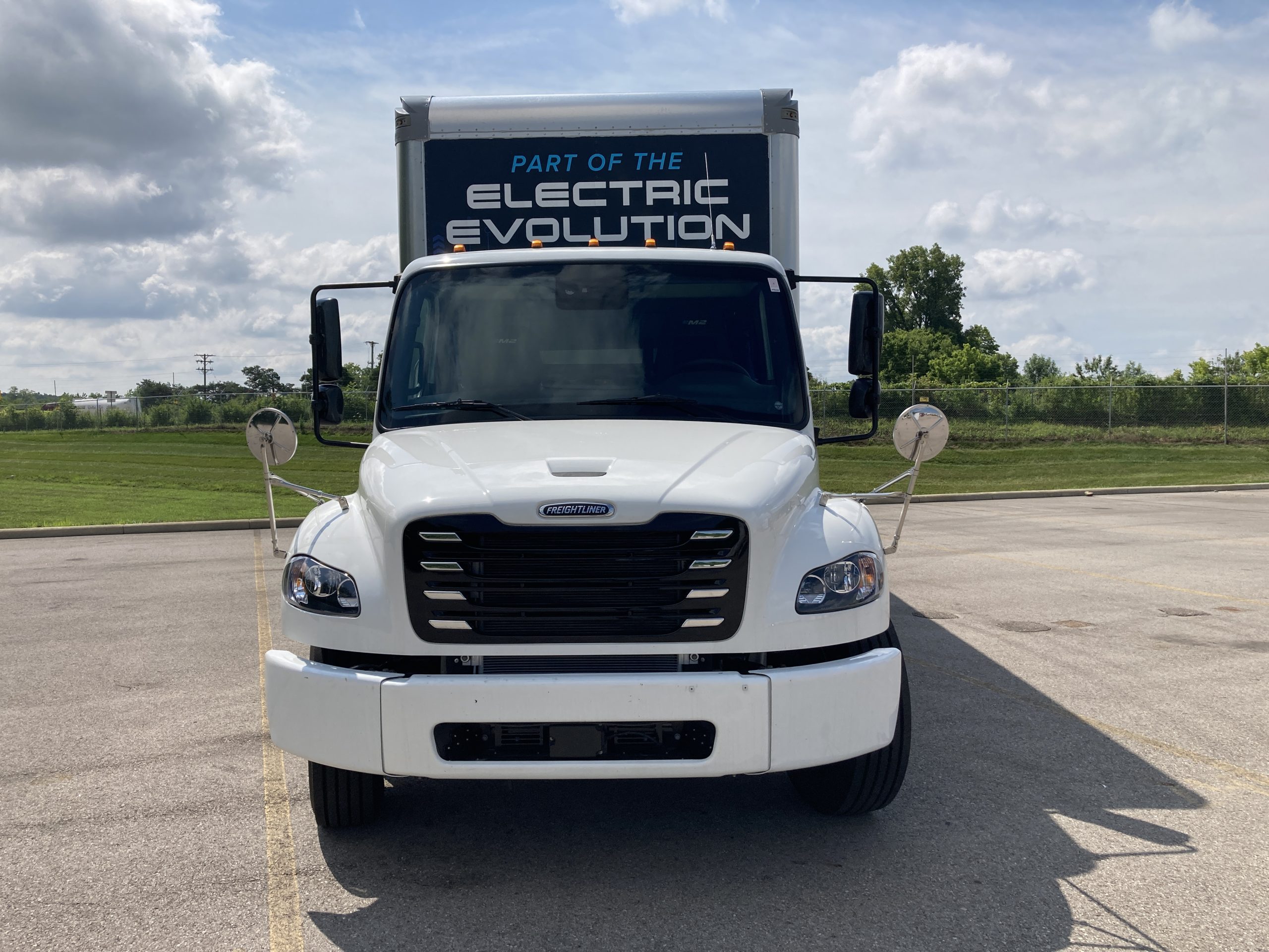 2025 Freightliner eM2 - image 2