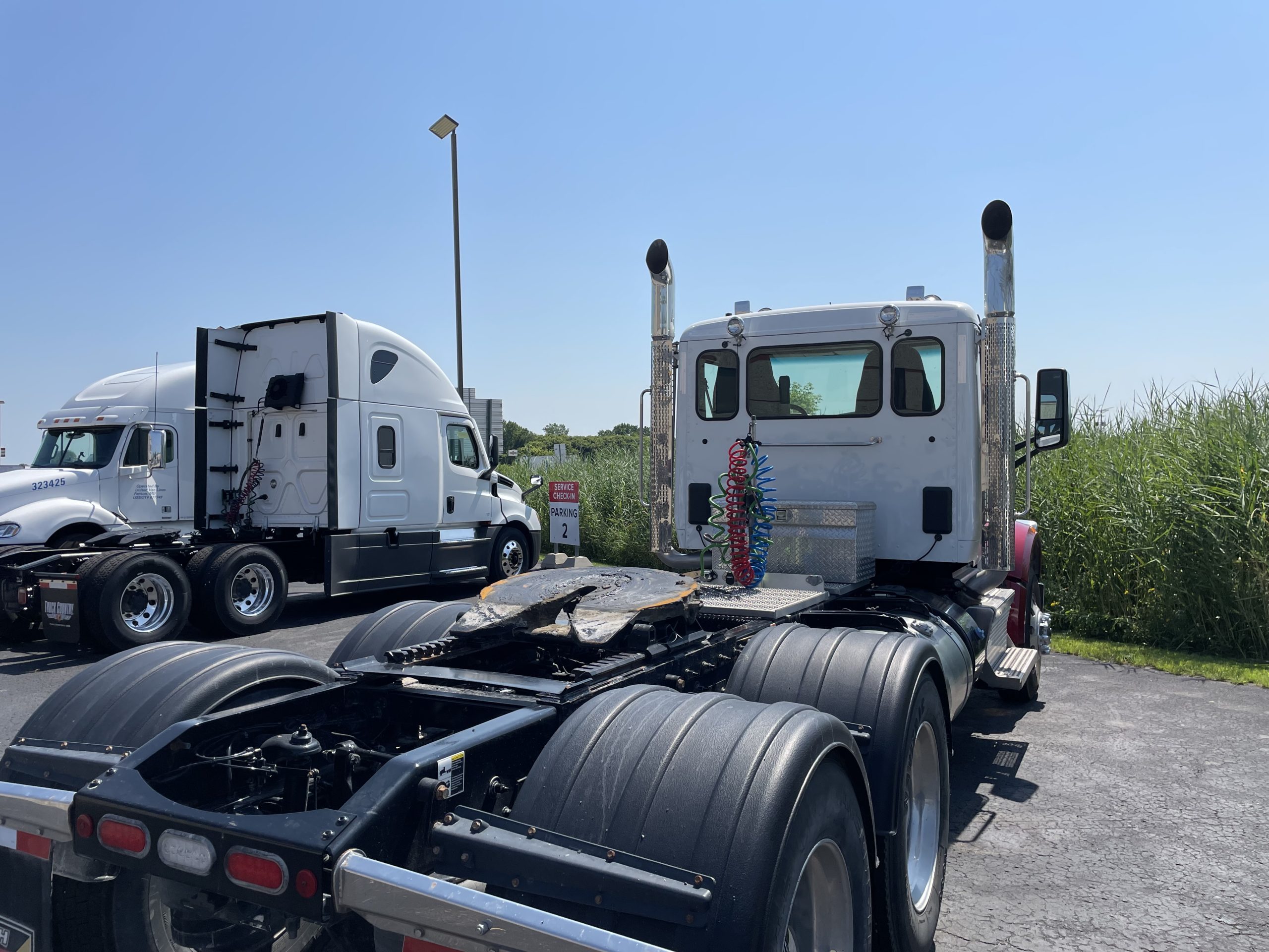 2018 Peterbilt 567 - image 5 of 6