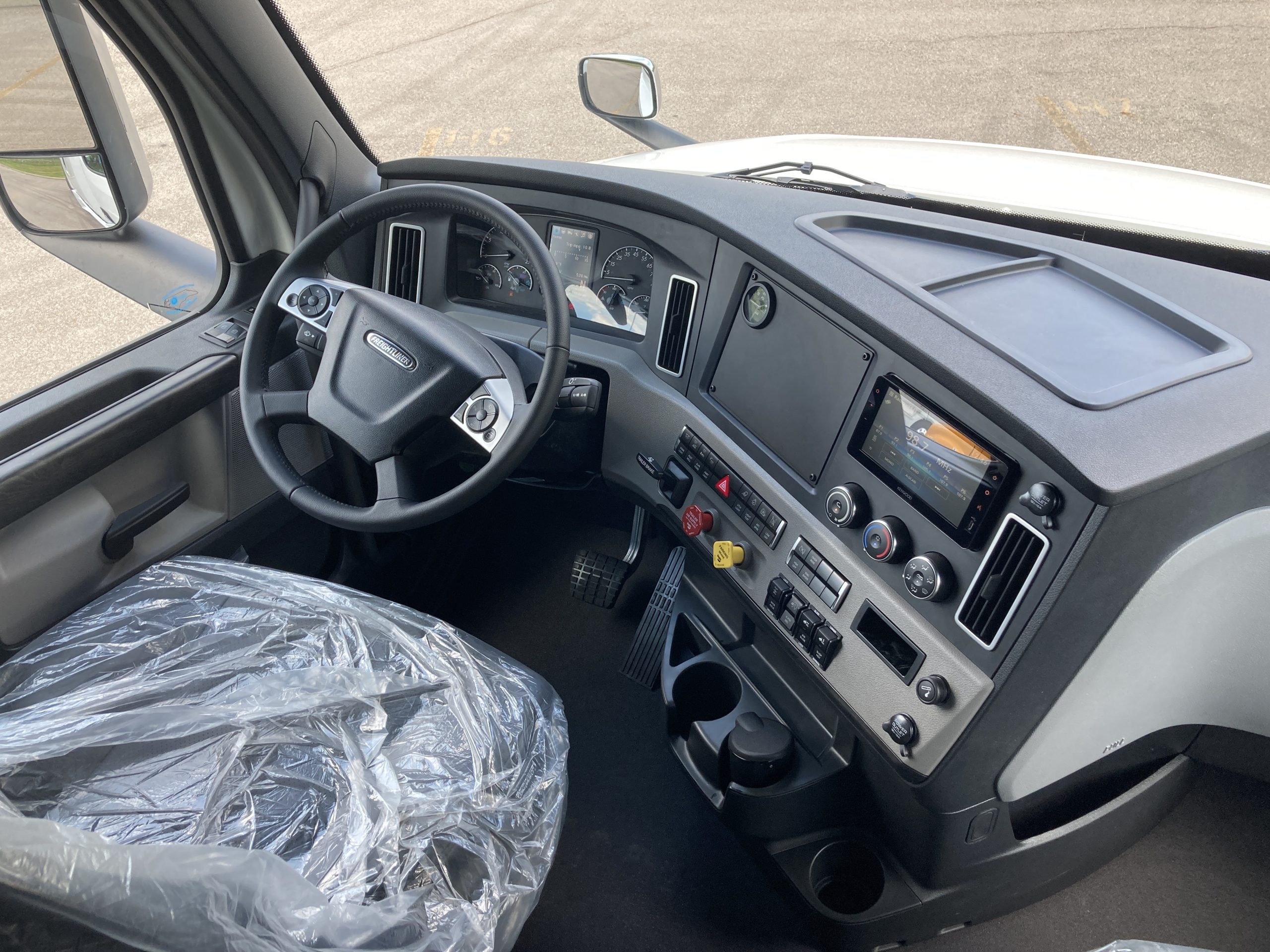 2026 Freightliner PT126SLP - image 3 of 5