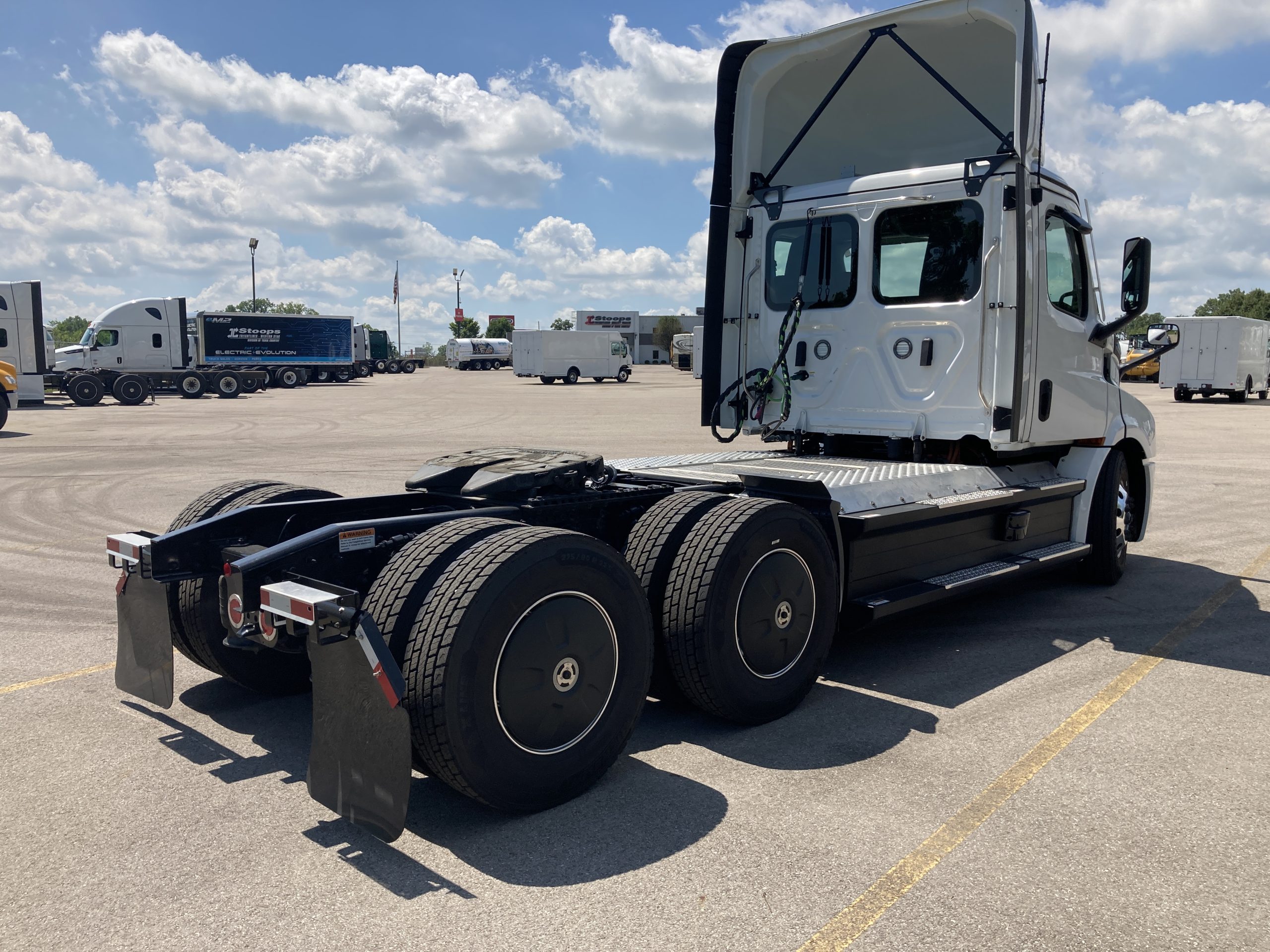 2025 Freightliner - image 4