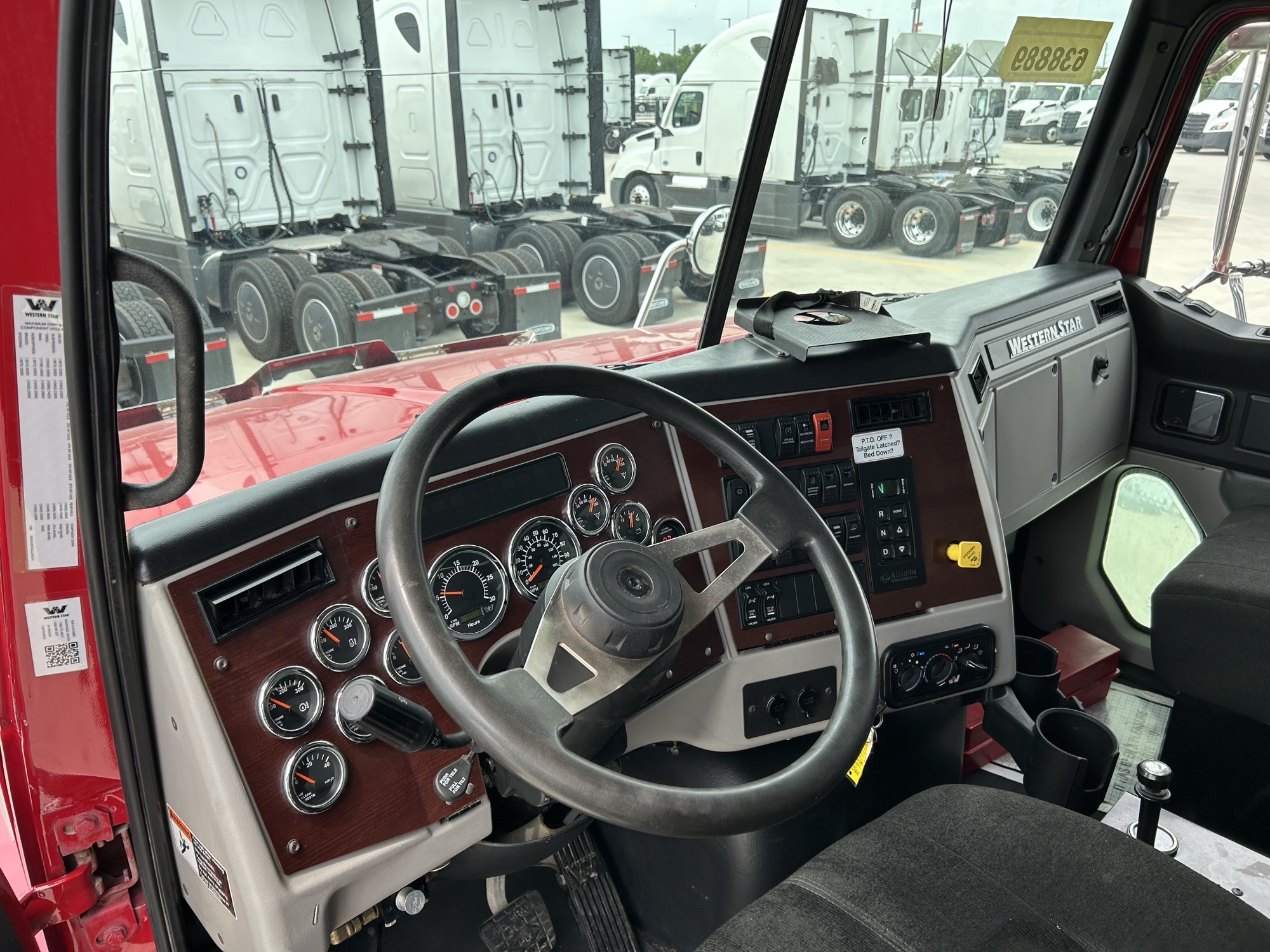 2020 Western Star 4700SB - image 5 of 5