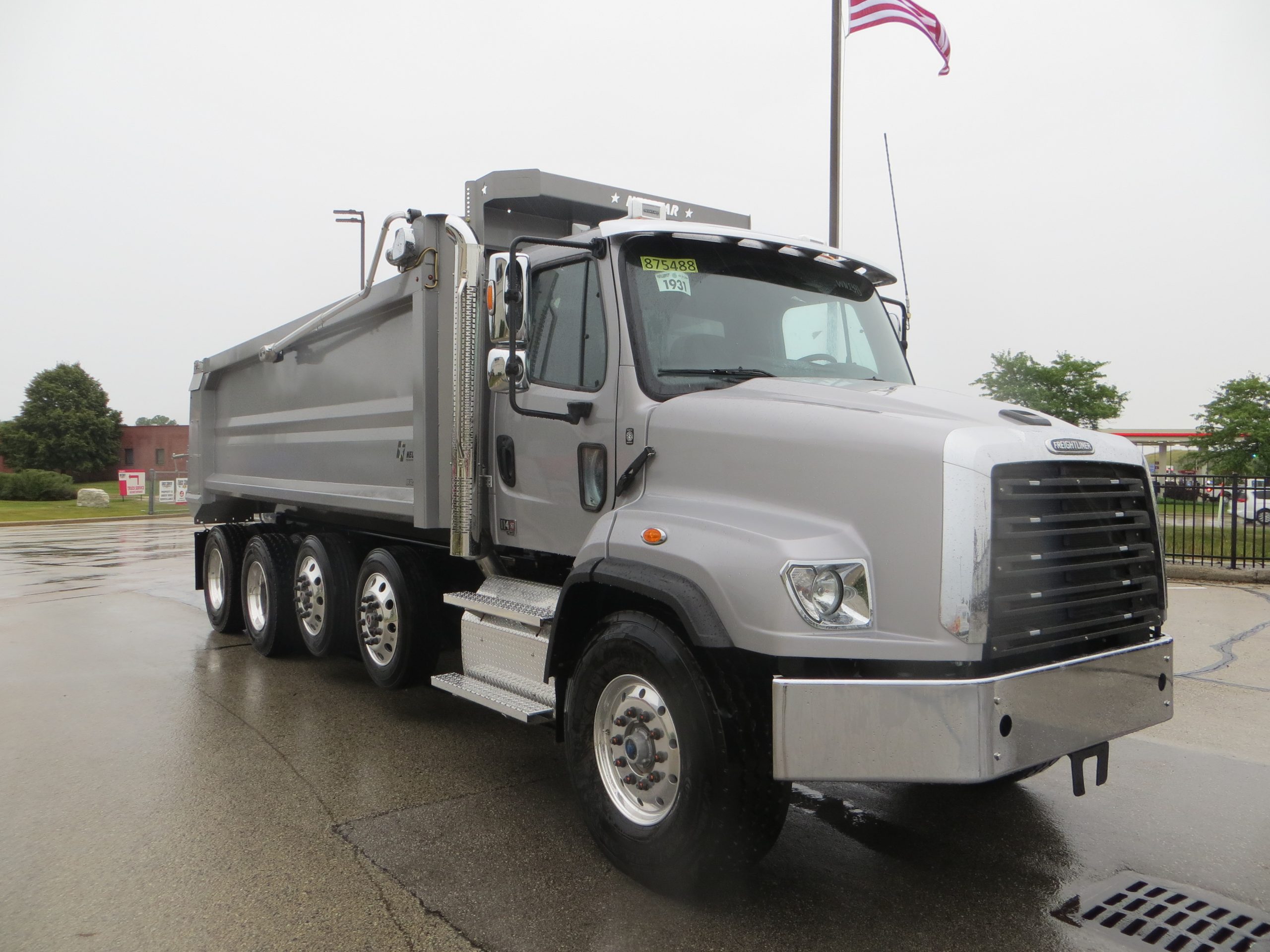 2026 Freightliner 114SD - image 3 of 6