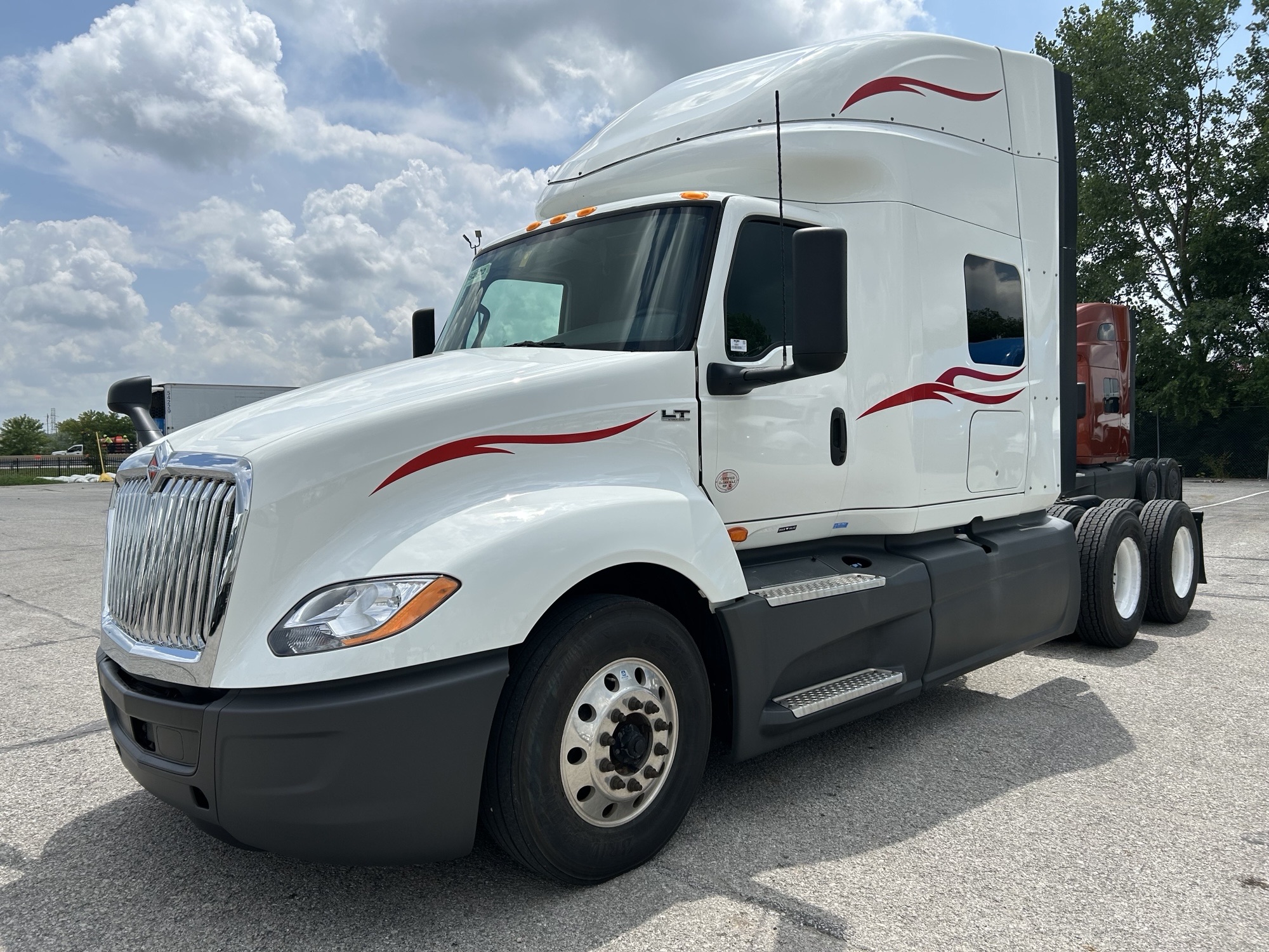 2022 International LT625 - image 1 of 6