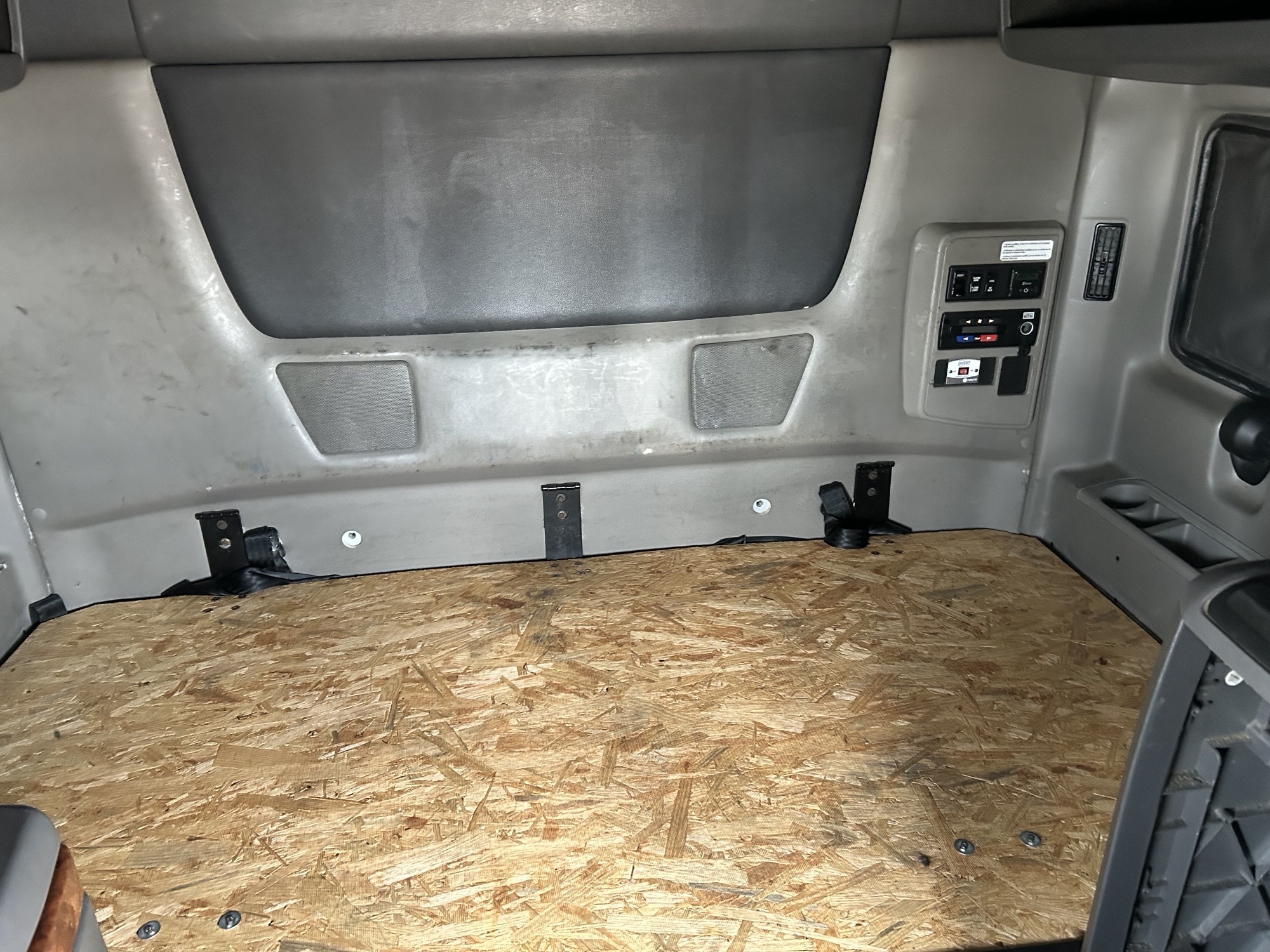 2022 International LT625 - image 6 of 6