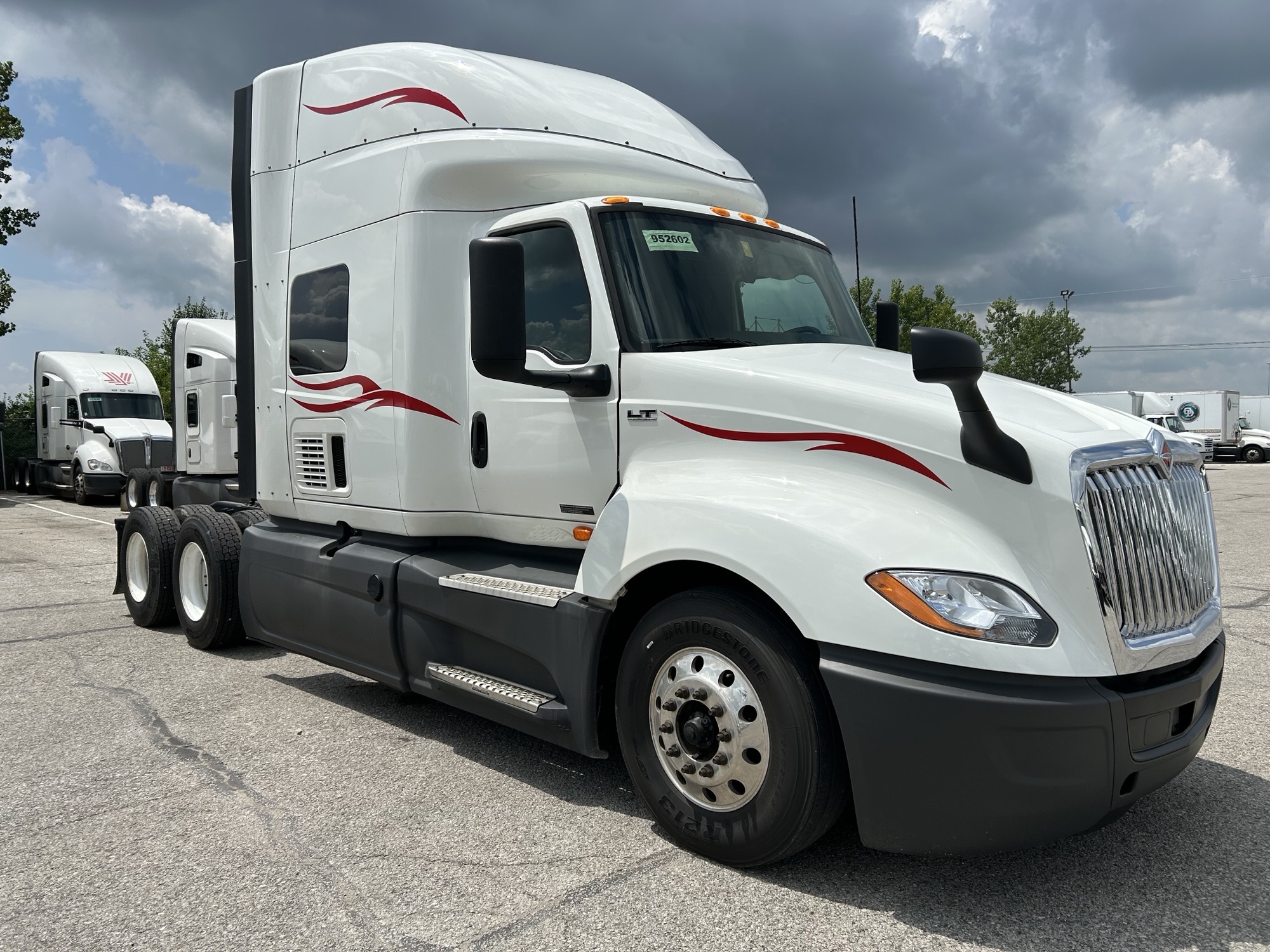 2022 International LT625 - image 3 of 6