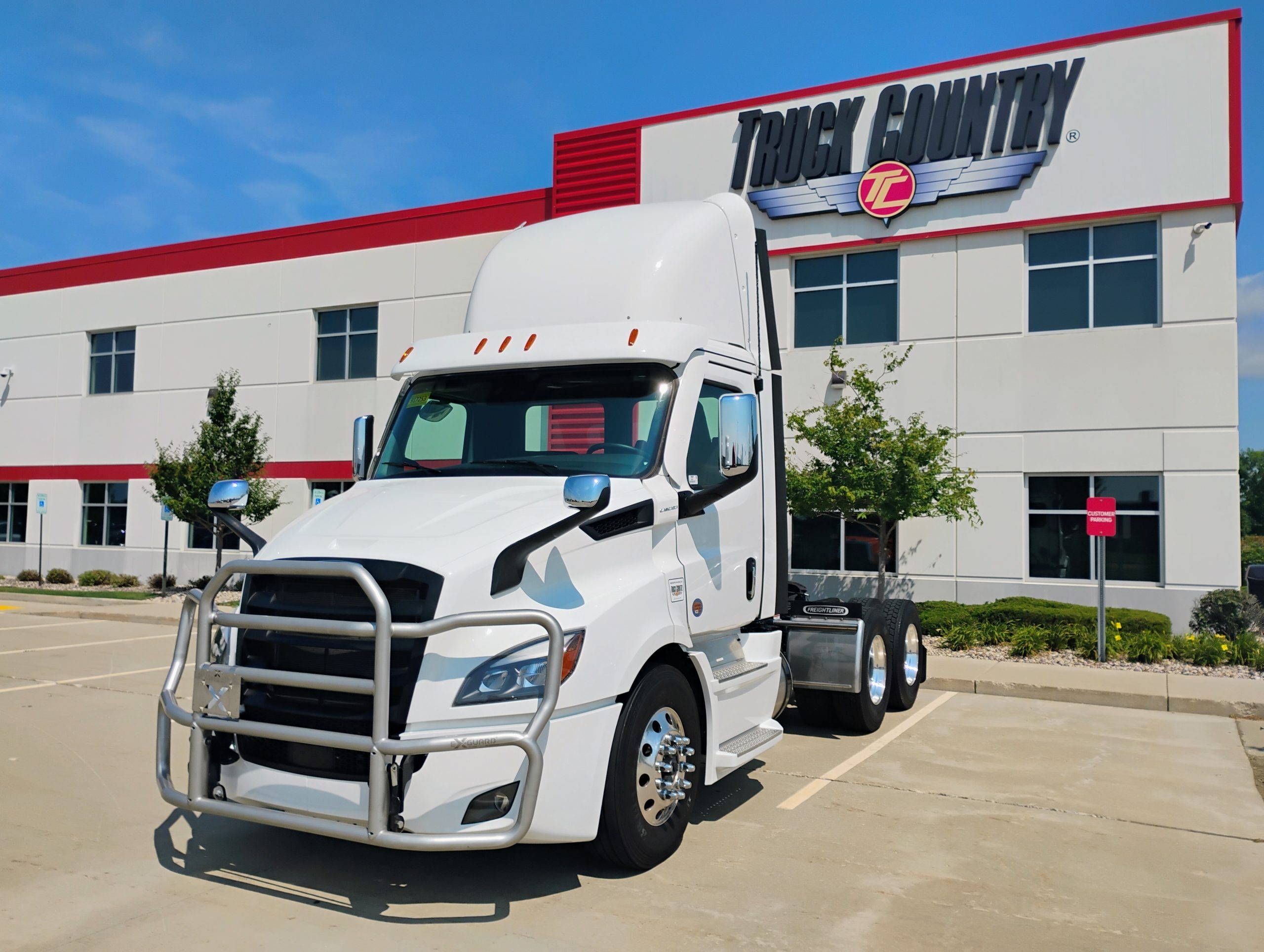 2026 Freightliner PE116DC - image 1 of 6
