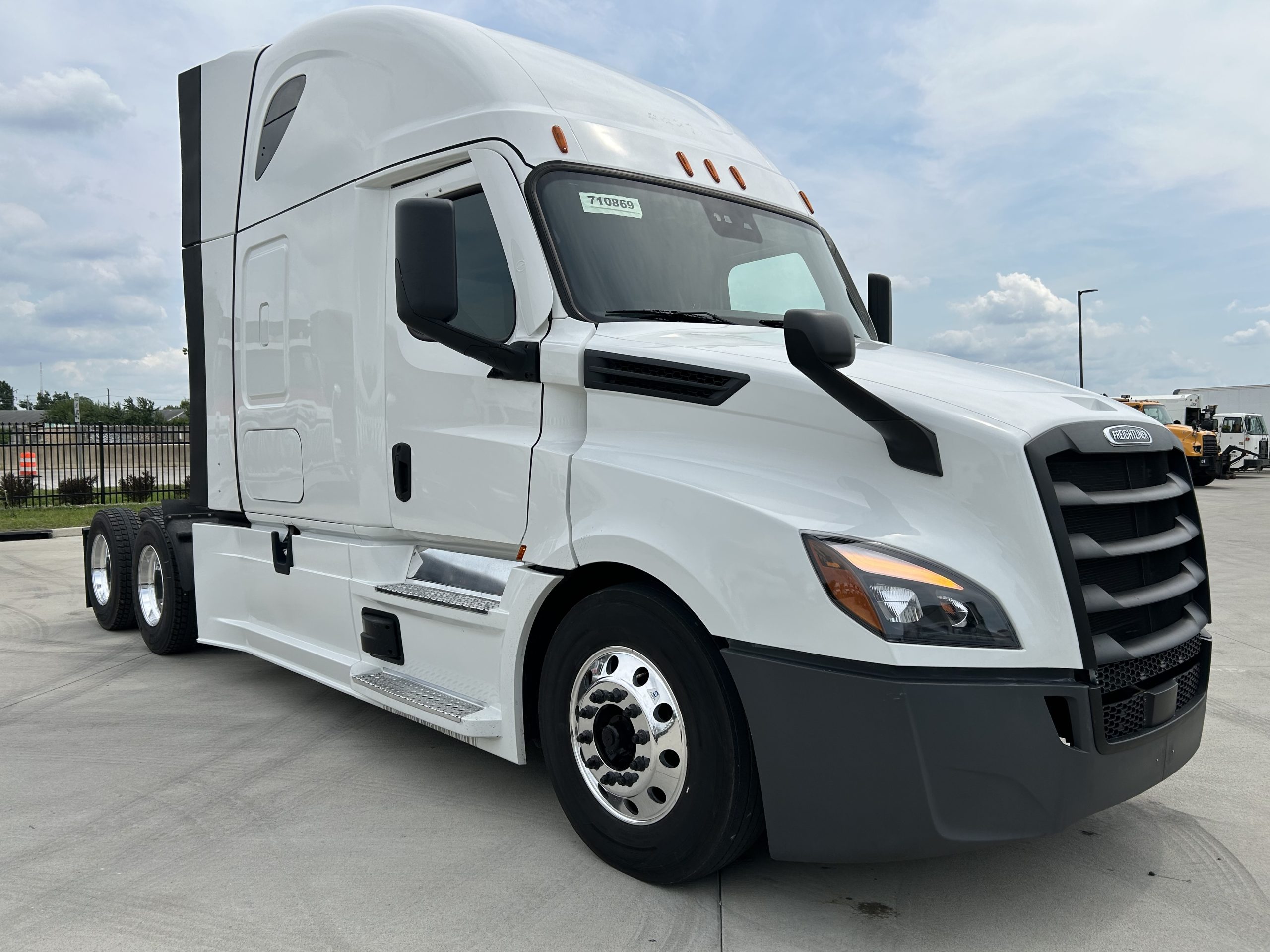 2022 Freightliner PT126 - image 3 of 6