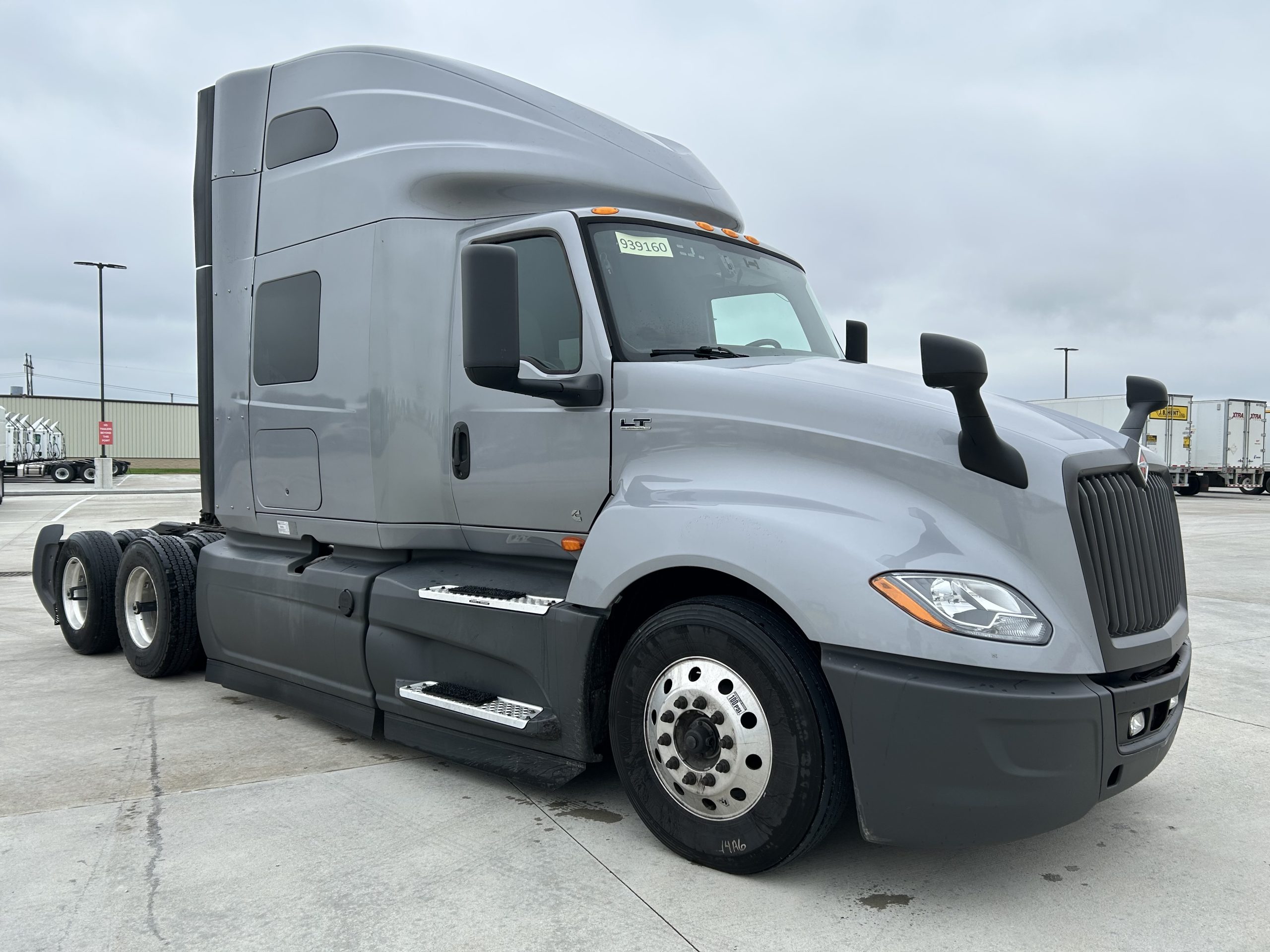 2022 International LT625 068PM00000ZOm11 2022 International LT625 068PM00000ZOm11