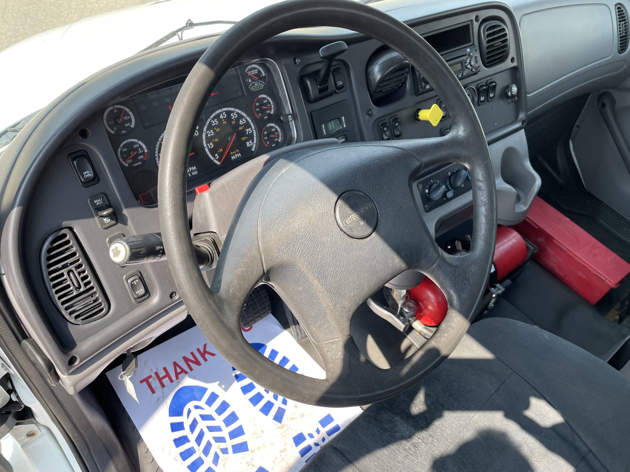 2015 Freightliner M2 106 - image 4 of 6