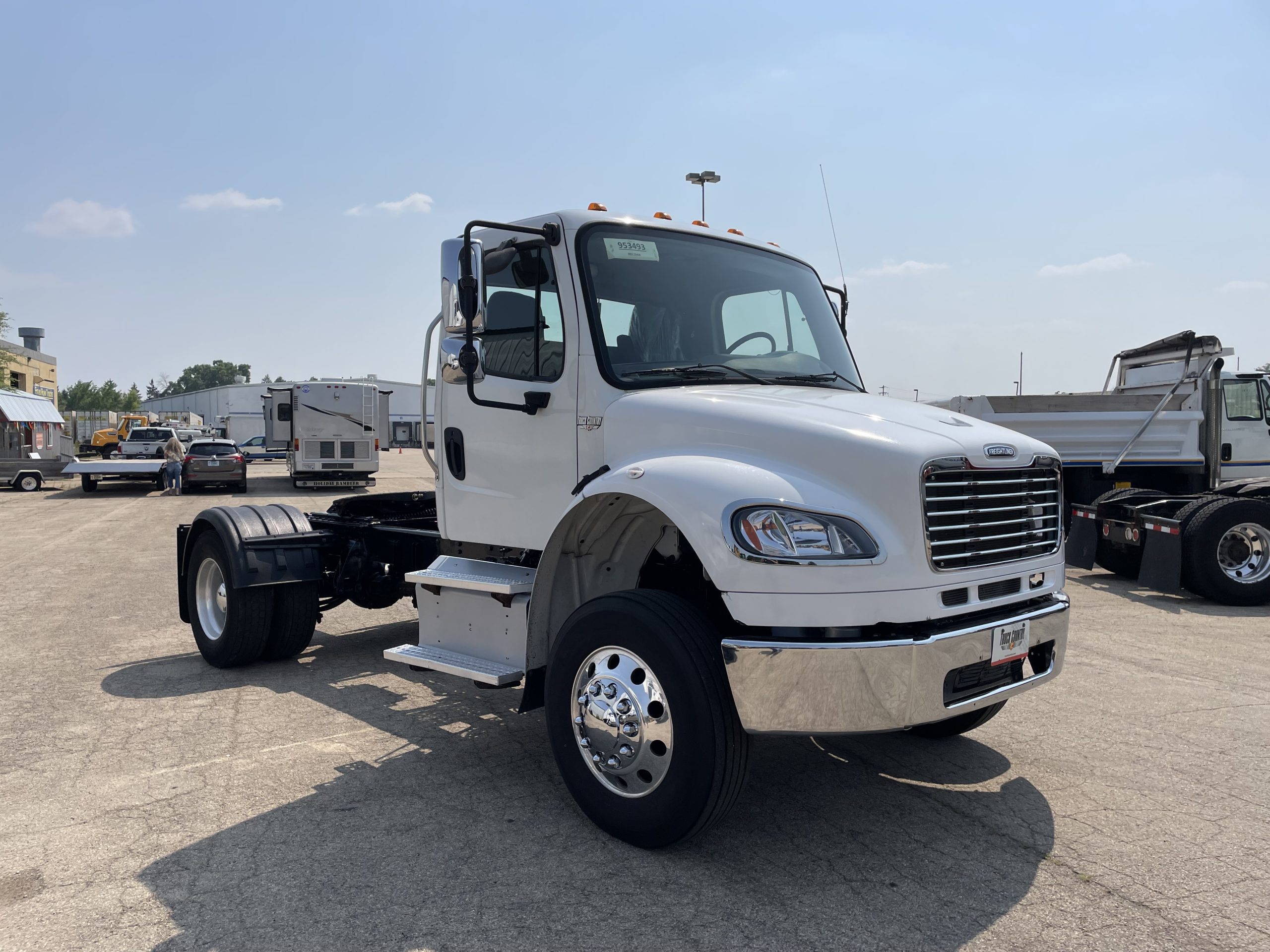 2015 Freightliner M2 106 - image 3 of 6