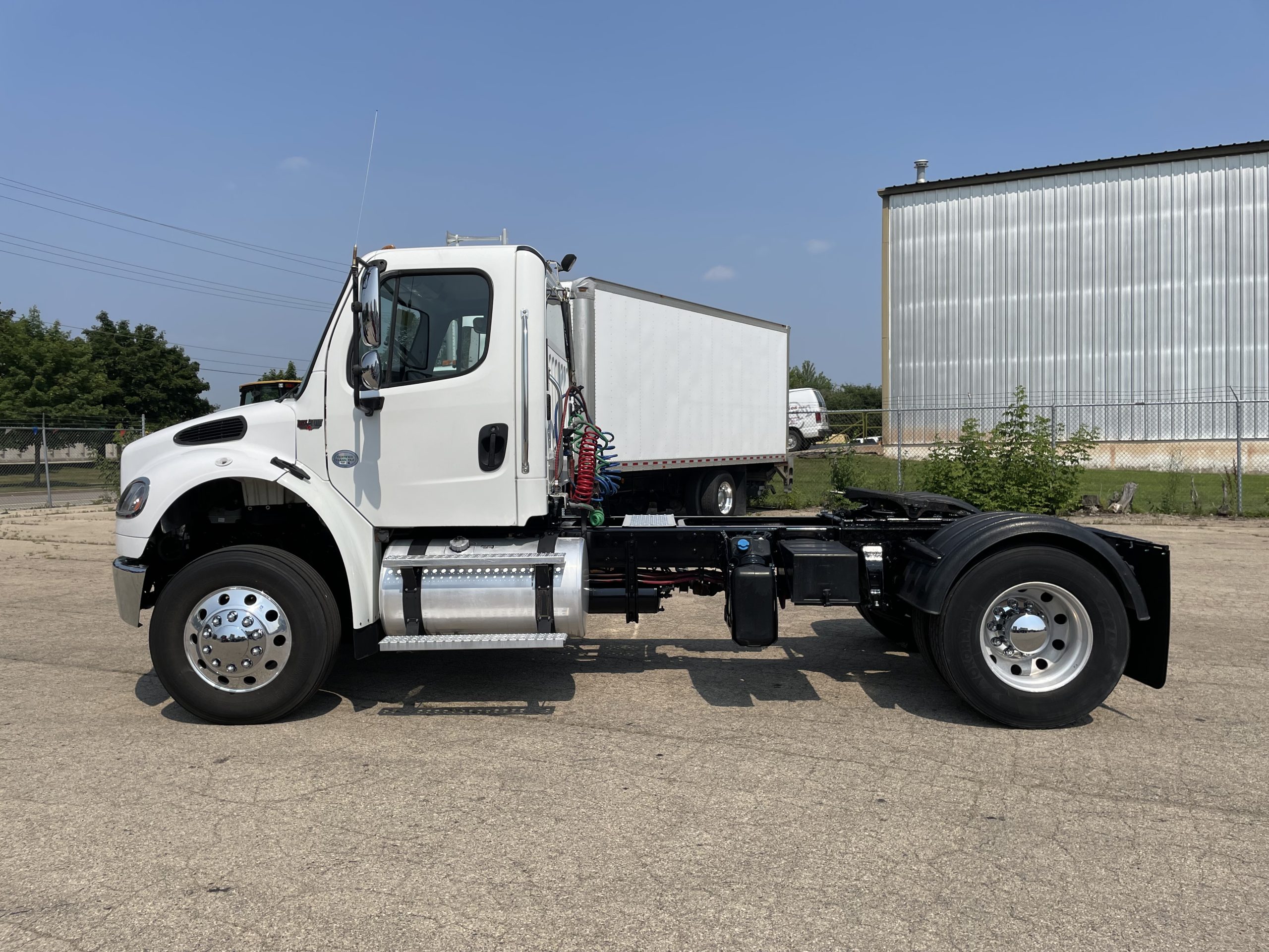 2015 Freightliner M2 106 - image 5 of 6