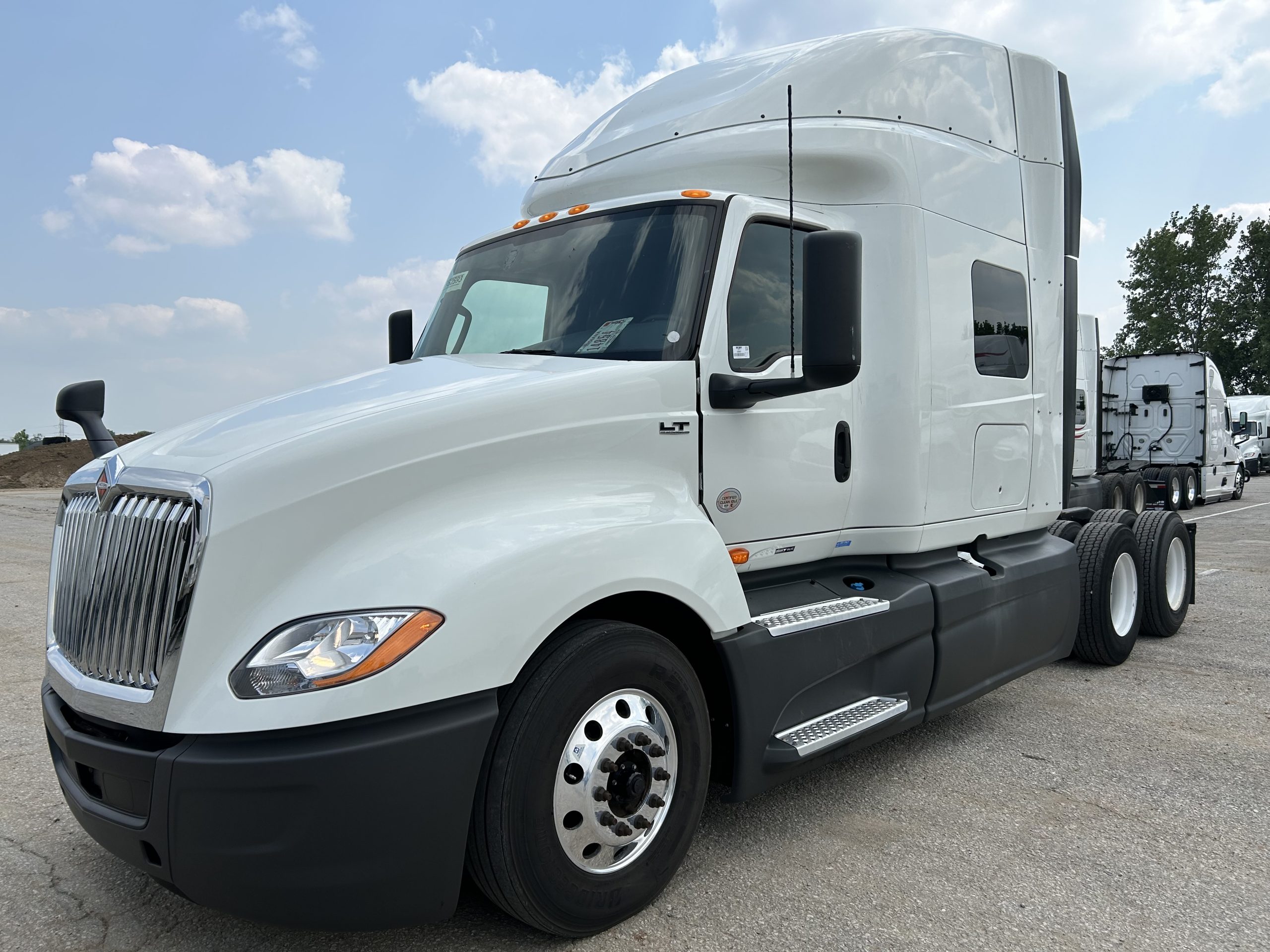 2022 International LT625 - image 1 of 6