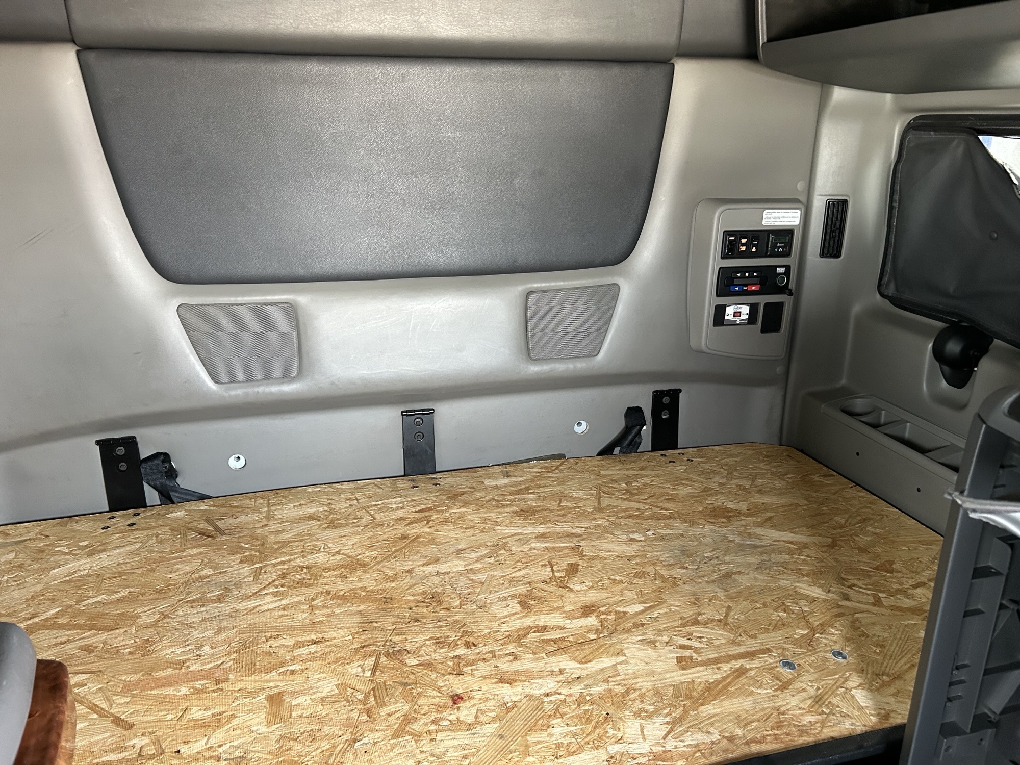 2022 International LT625 - image 6 of 6