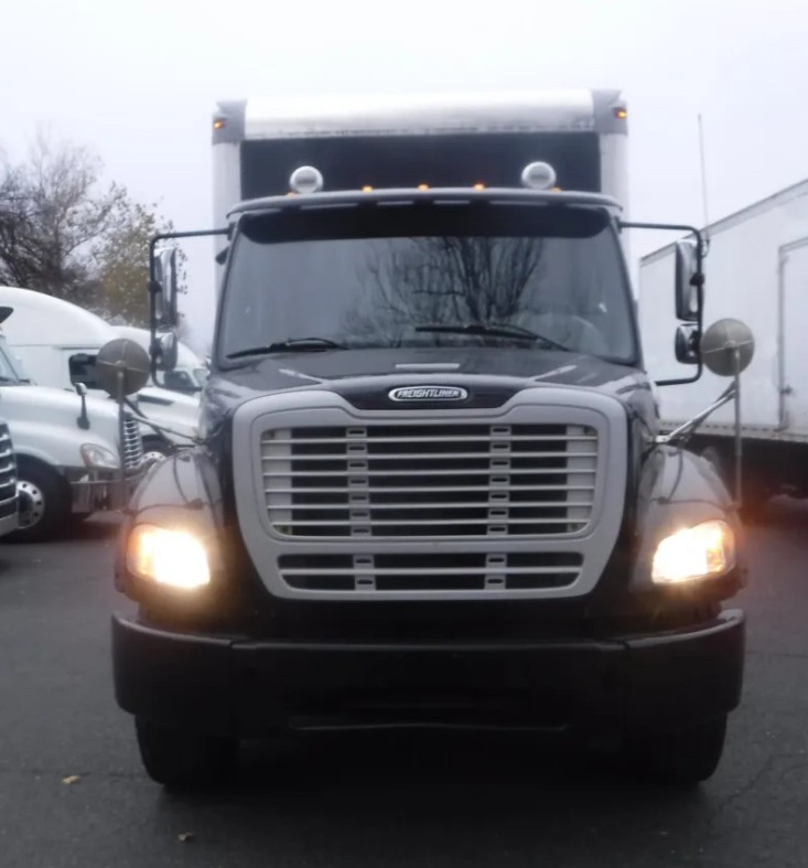2018 Freightliner M2112 - image 2 of 6