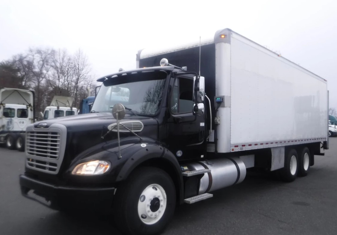 2018 Freightliner M2112 - image 1 of 6