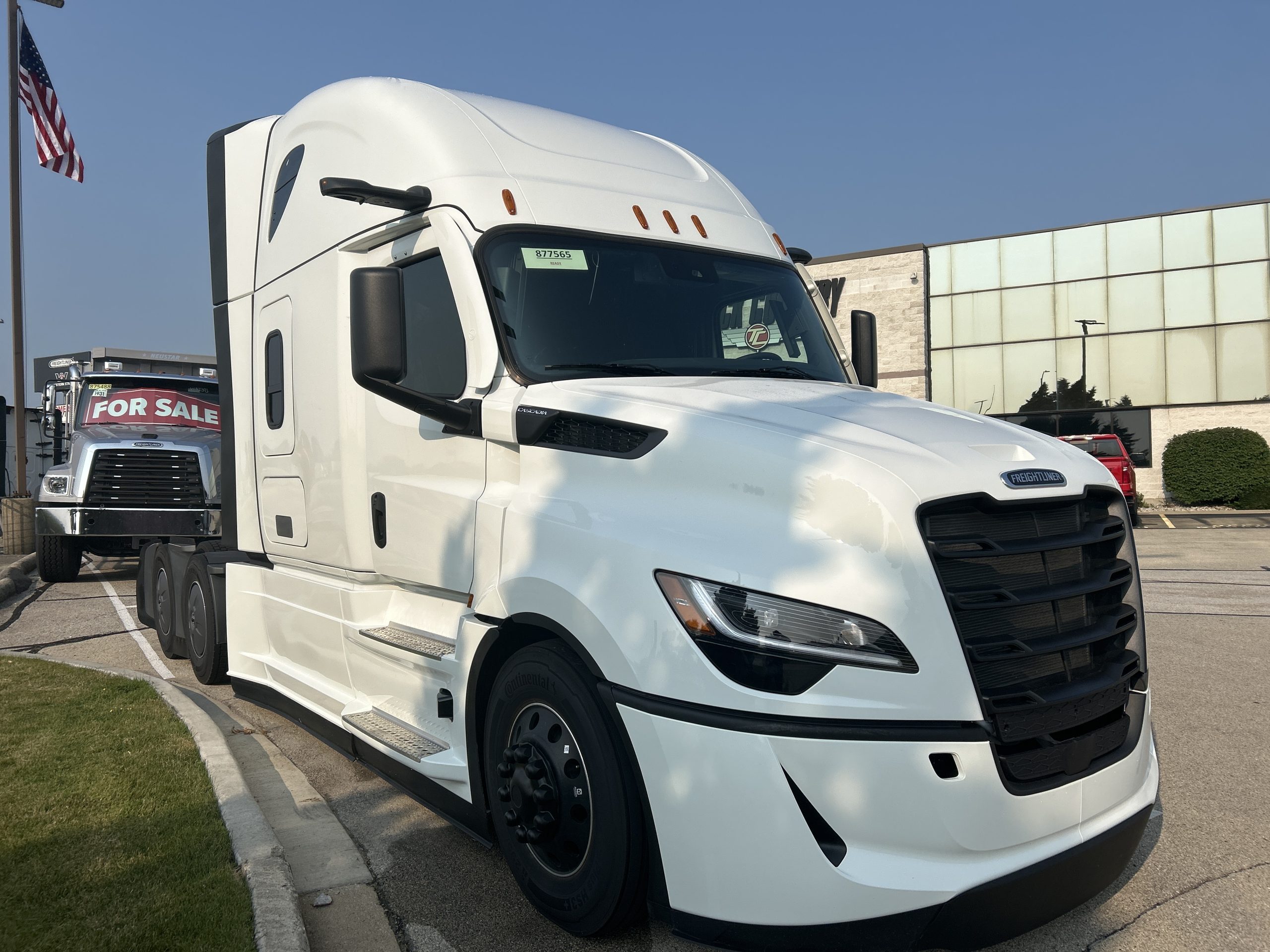 2026 Freightliner PJ126SLP - image 3 of 6